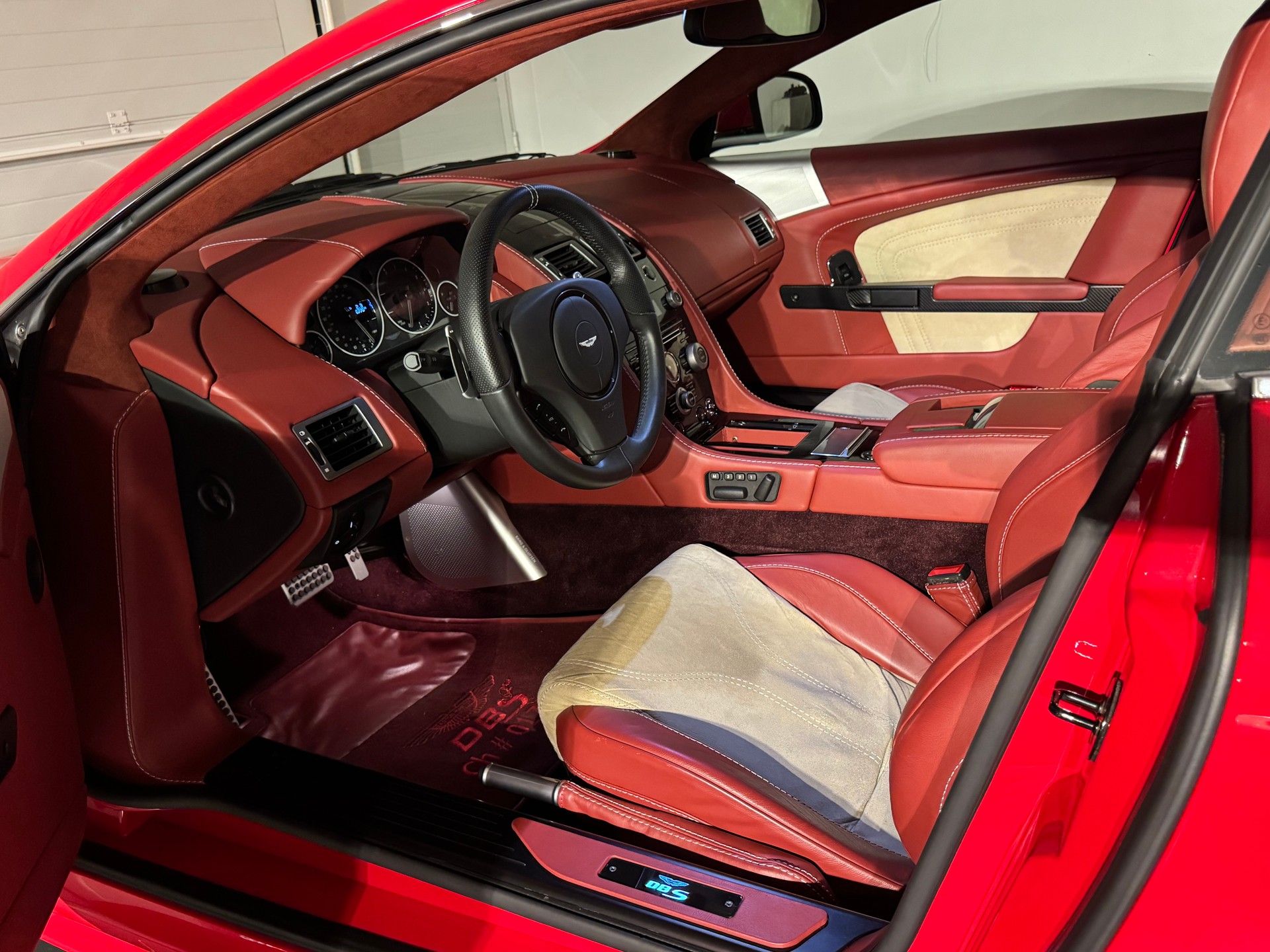 ASTON MARTIN DBS Coupé Touchtronic 2-image-15