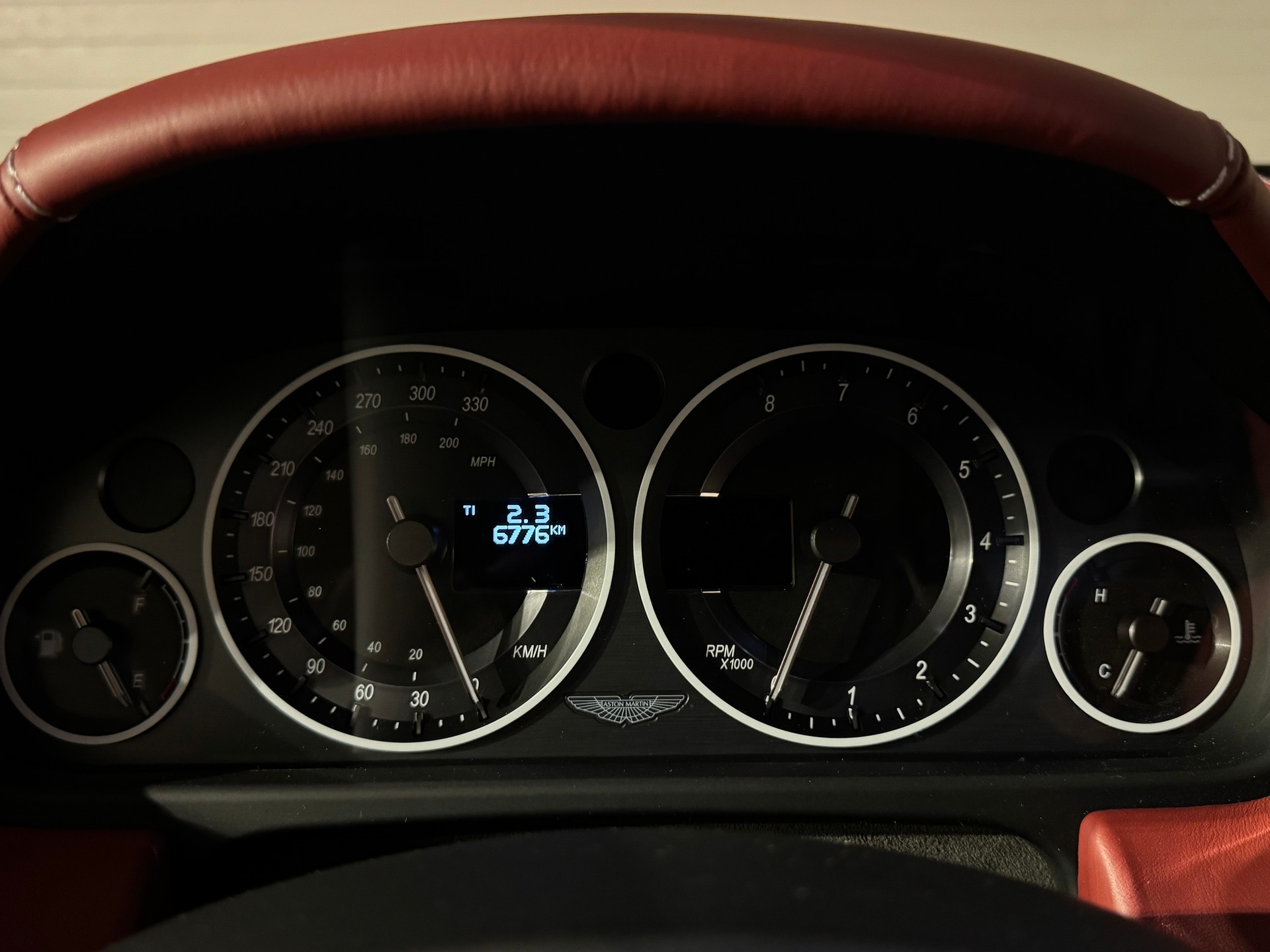 ASTON MARTIN DBS Coupé Touchtronic 2-image-21