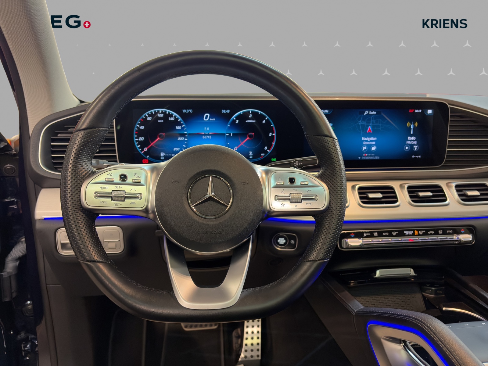 MERCEDES-BENZ GLE 300 d 4M - AMG / DISTRONIC / 360 Grad Kamera / Panorama-Dach-image-9