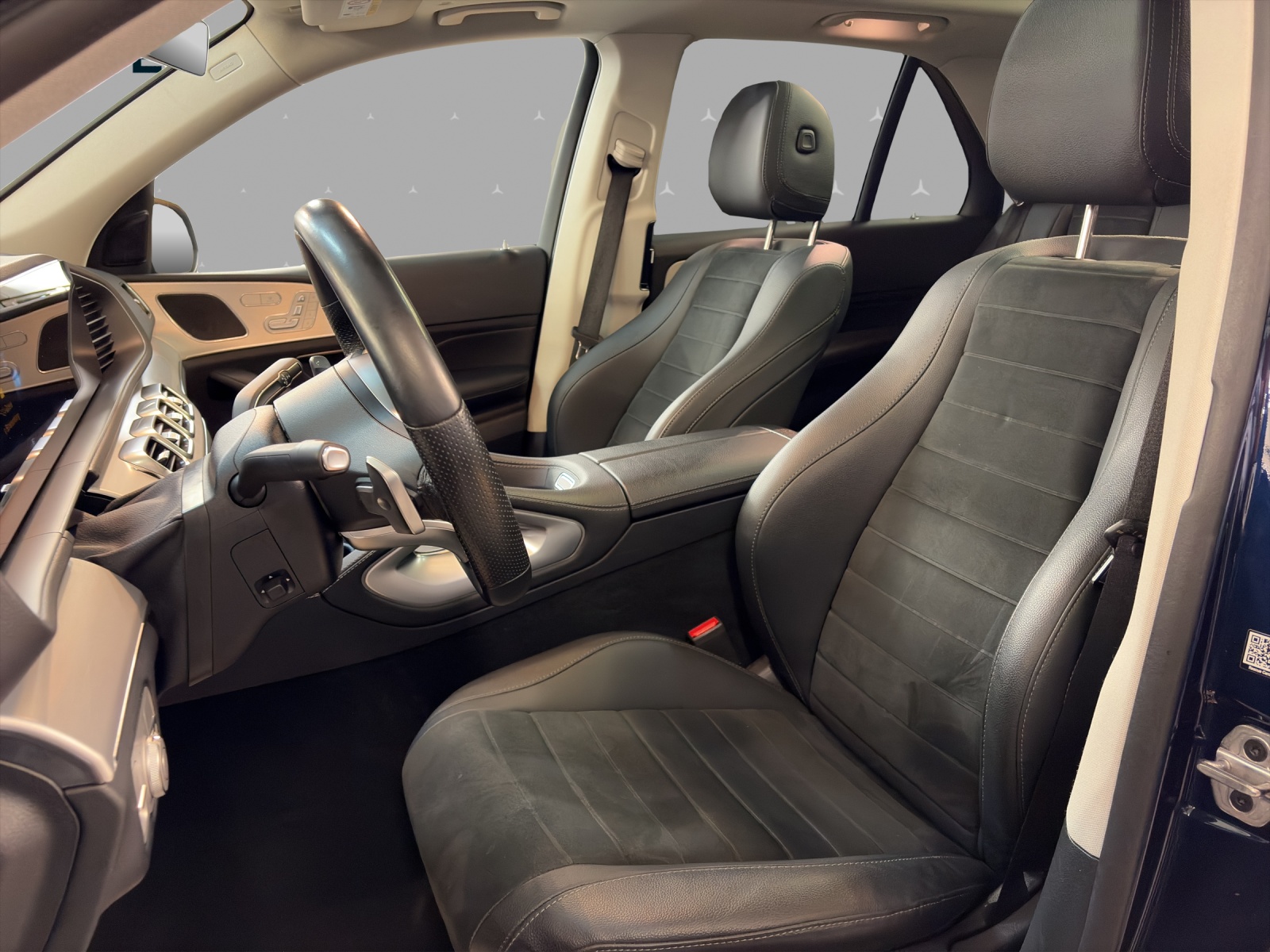 MERCEDES-BENZ GLE 300 d 4M - AMG / DISTRONIC / 360 Grad Kamera / Panorama-Dach-image-7
