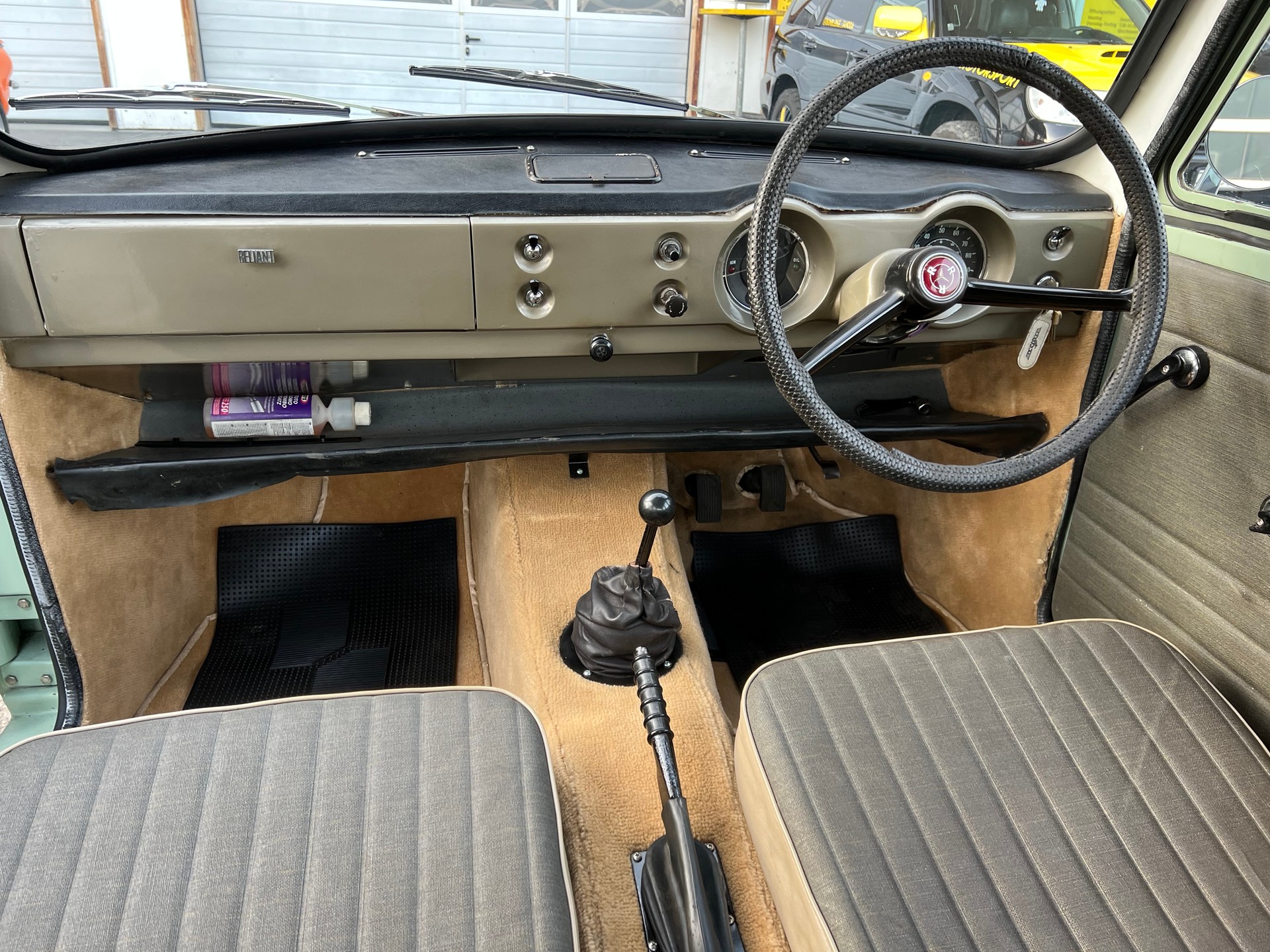 RELIANT Rebel 700 Saloon-image-16