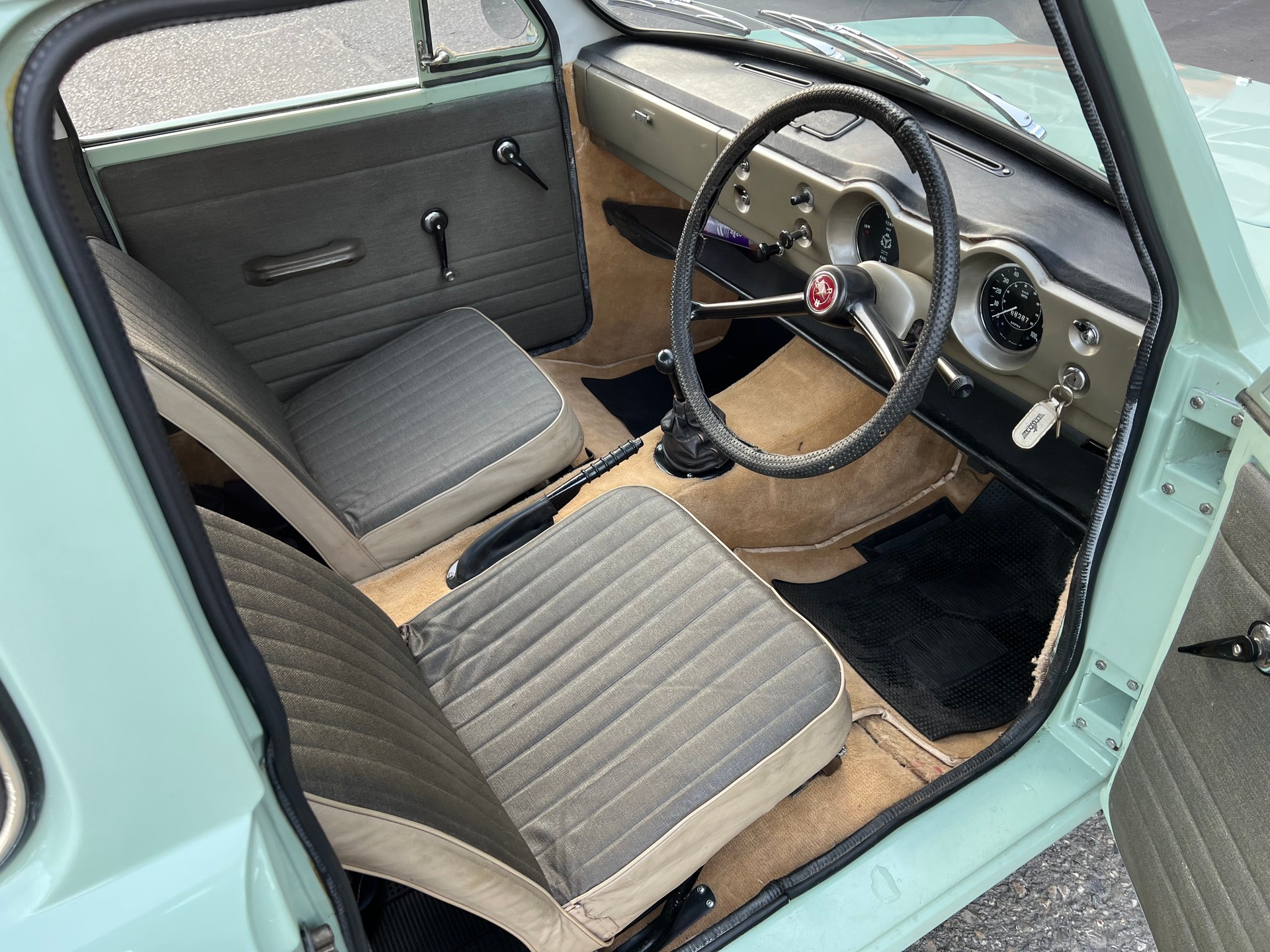 RELIANT Rebel 700 Saloon-image-8