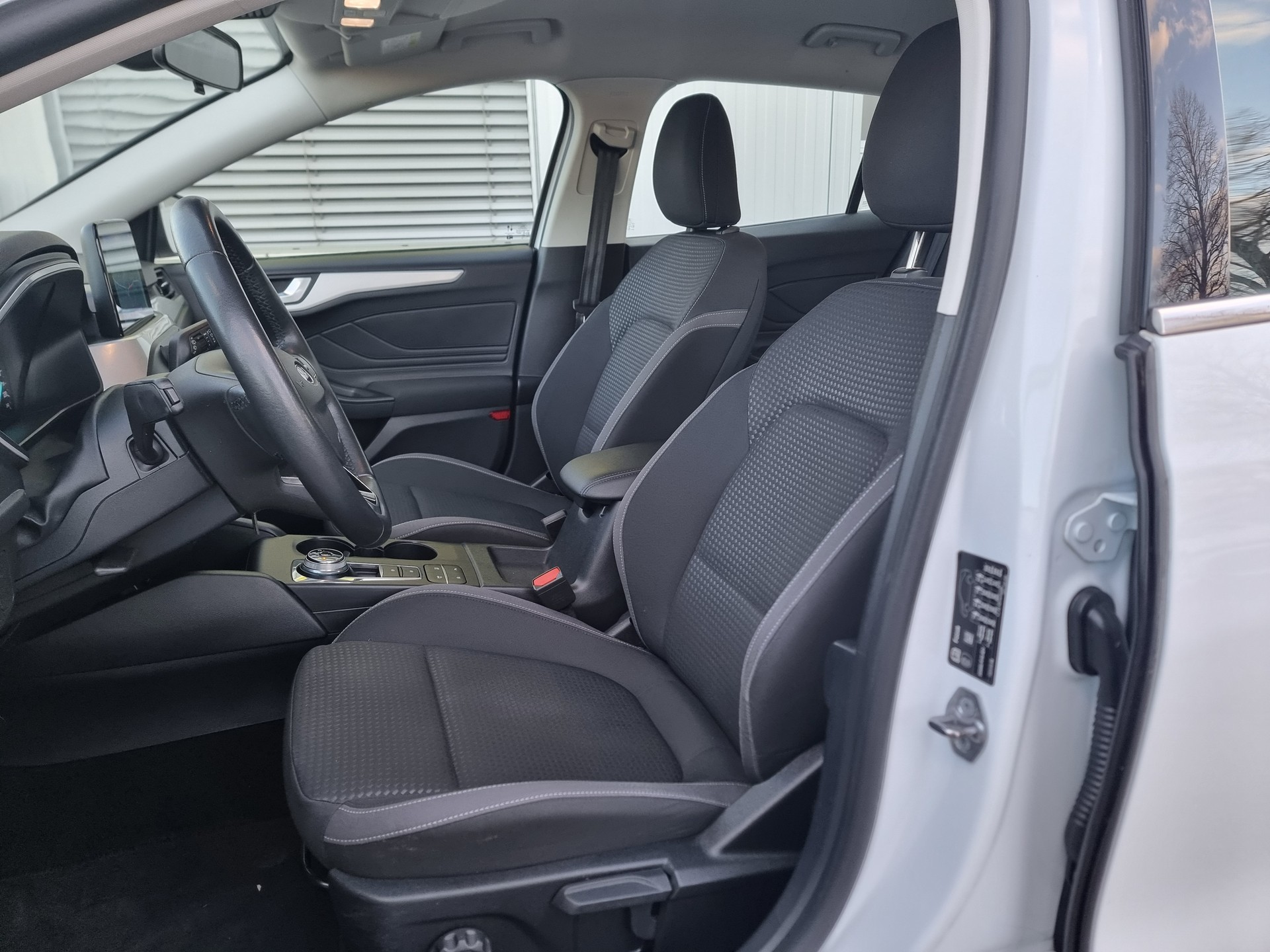 FORD Focus 1.5 TDCi Cool Connect Automatic-image-6