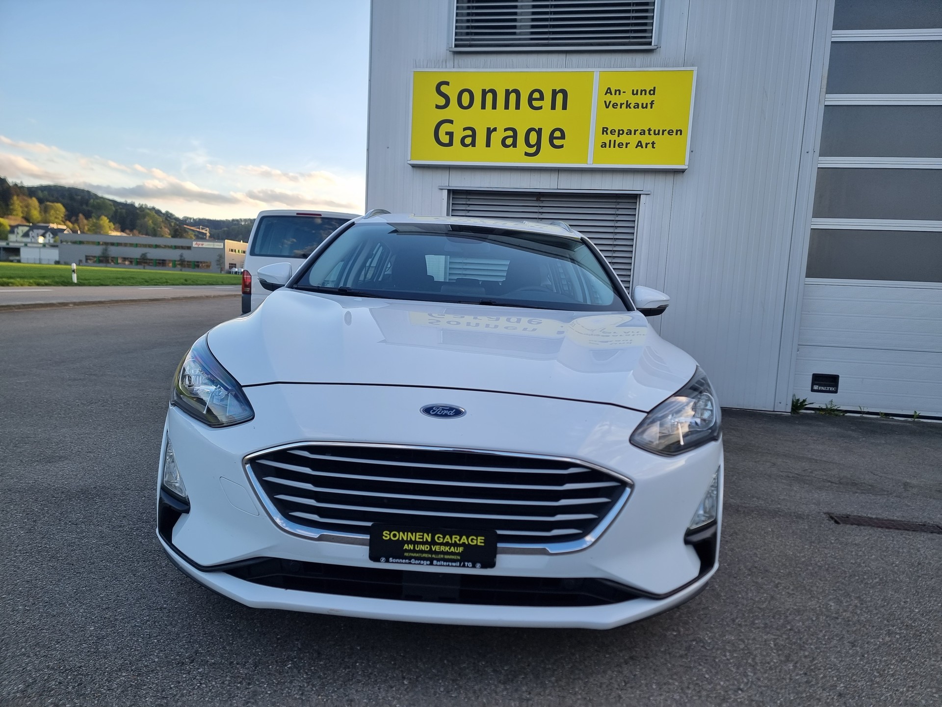 FORD Focus 1.5 TDCi Cool Connect Automatic-image-1