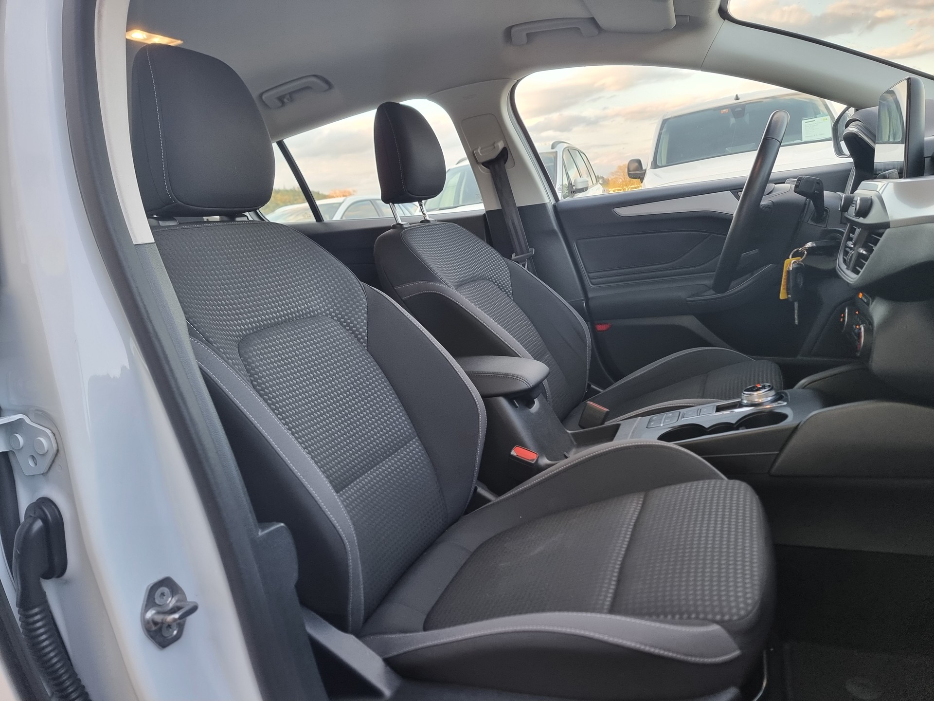 FORD Focus 1.5 TDCi Cool Connect Automatic-image-8