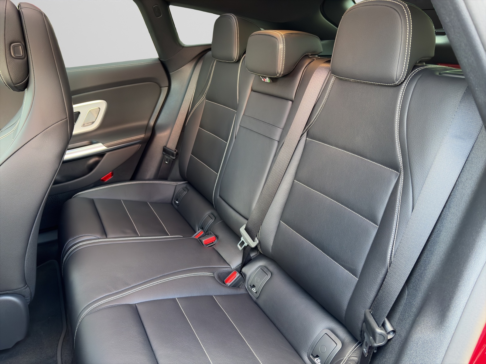 MERCEDES-BENZ CLA SB 350 4M 85 kWh EQ-image-9