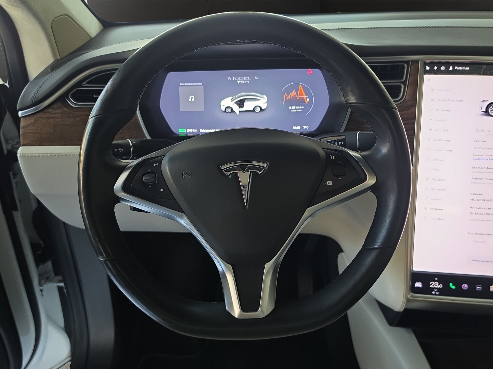 TESLA Model X 75 D-image-9