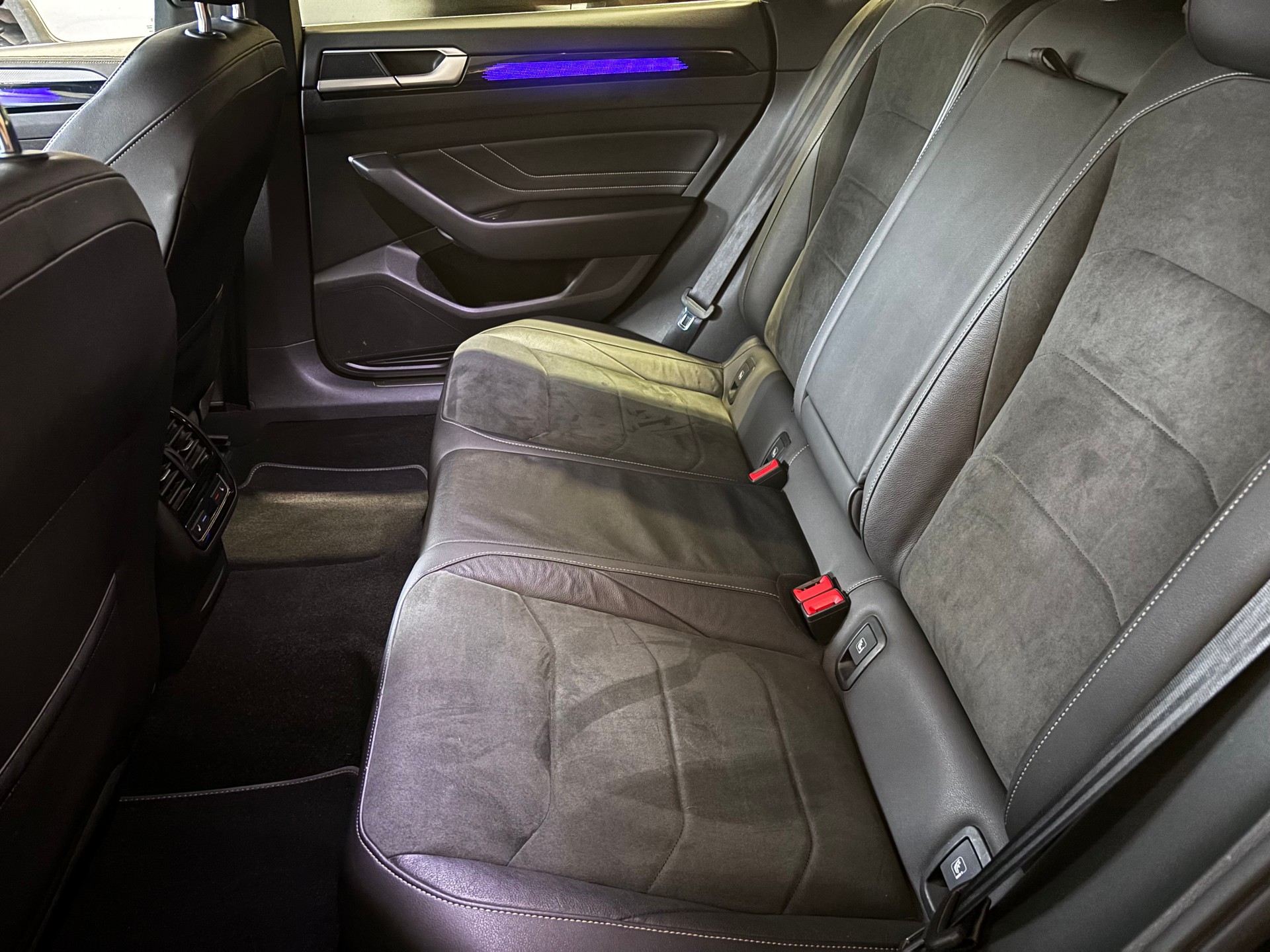 VW Arteon SB 2.0 TDI R-Line 4Motion DSG-image-18