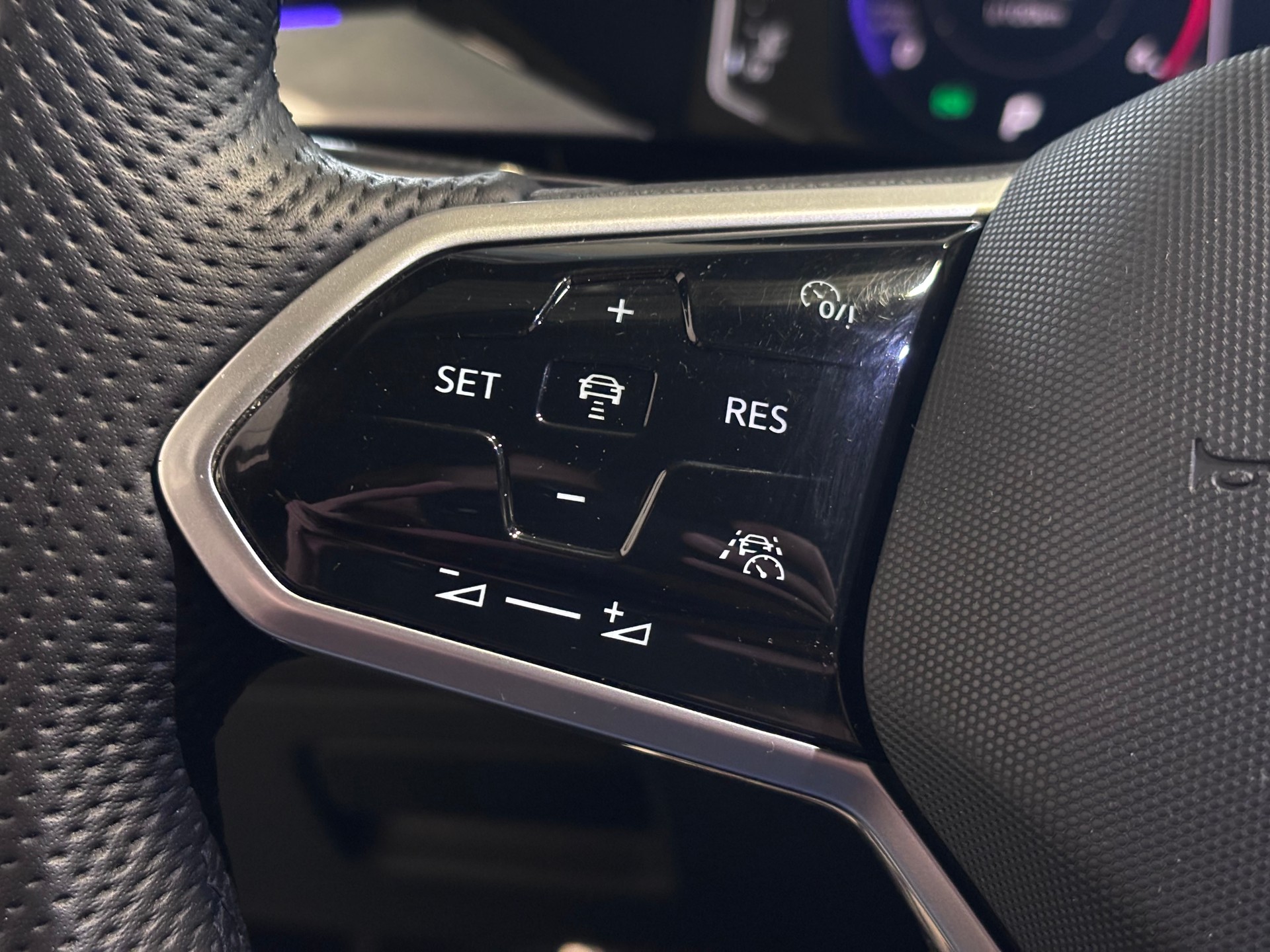VW Arteon SB 2.0 TDI R-Line 4Motion DSG-image-12