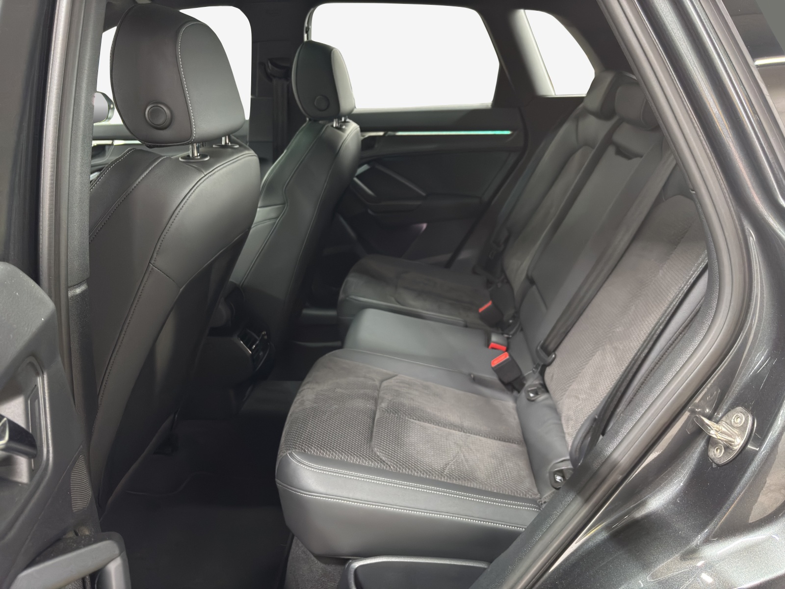 AUDI Q3 35 TFSI S line Attraction S-tronic-image-11