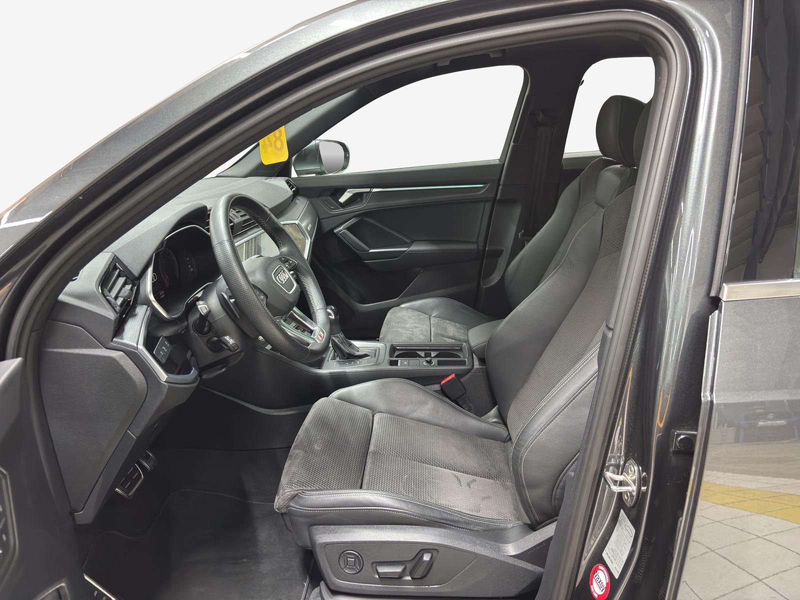 AUDI Q3 35 TFSI S line Attraction S-tronic-image-7