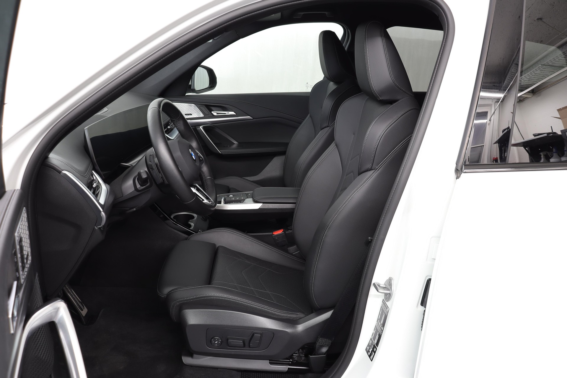BMW X1 23i xDrive paddles-image-1