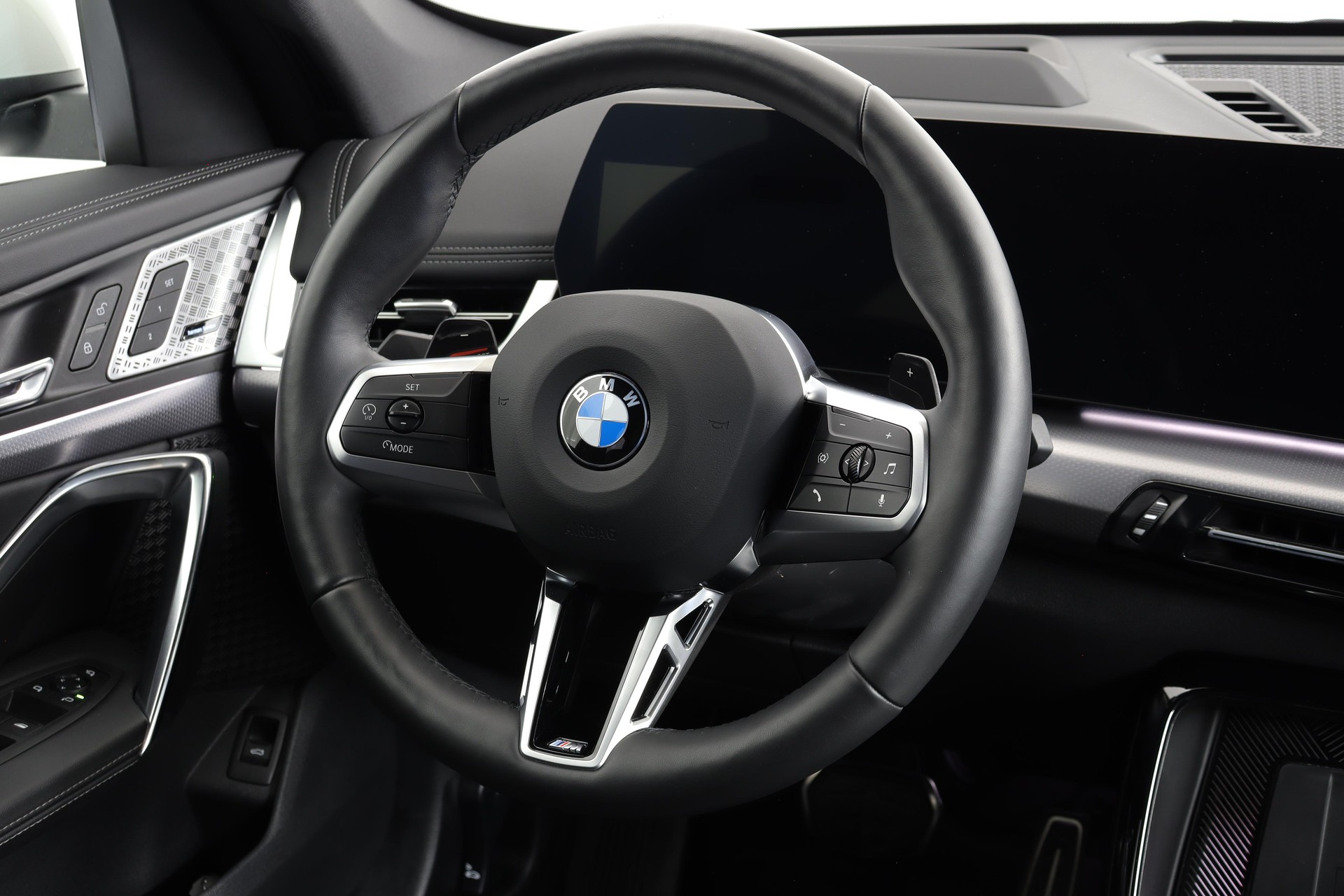 BMW X1 23i xDrive paddles-image-3