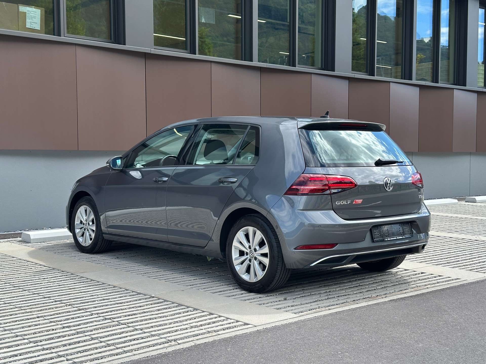 VW Golf 1.0 TSI Comfortline DSG *Facelift* *Fahrassistenzpaket*-image-3