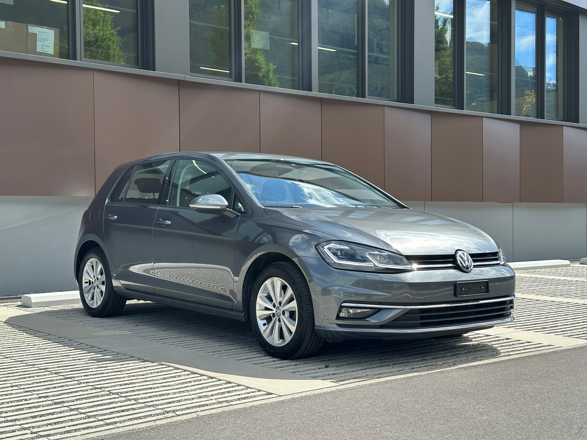 VW Golf 1.0 TSI Comfortline DSG *Facelift* *Fahrassistenzpaket*-image-2