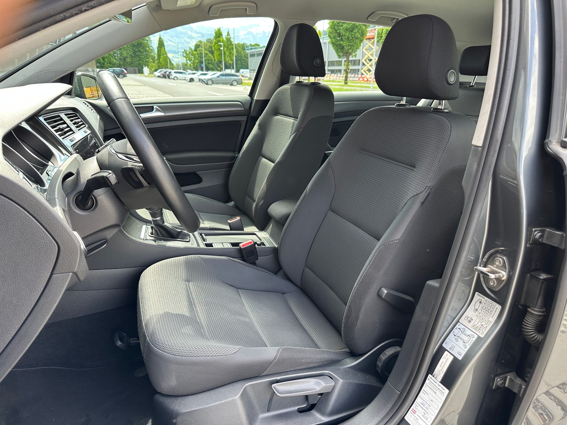 VW Golf 1.0 TSI Comfortline DSG *Facelift* *Fahrassistenzpaket*-image-12