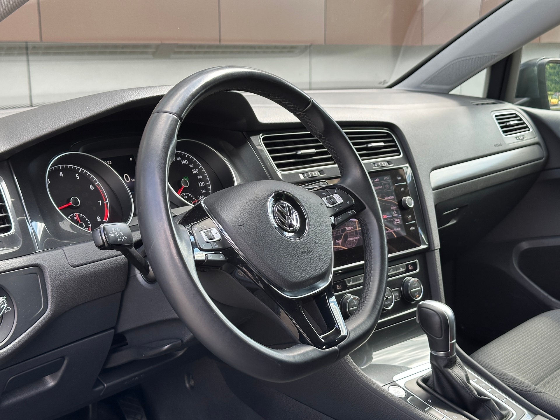 VW Golf 1.0 TSI Comfortline DSG *Facelift* *Fahrassistenzpaket*-image-9