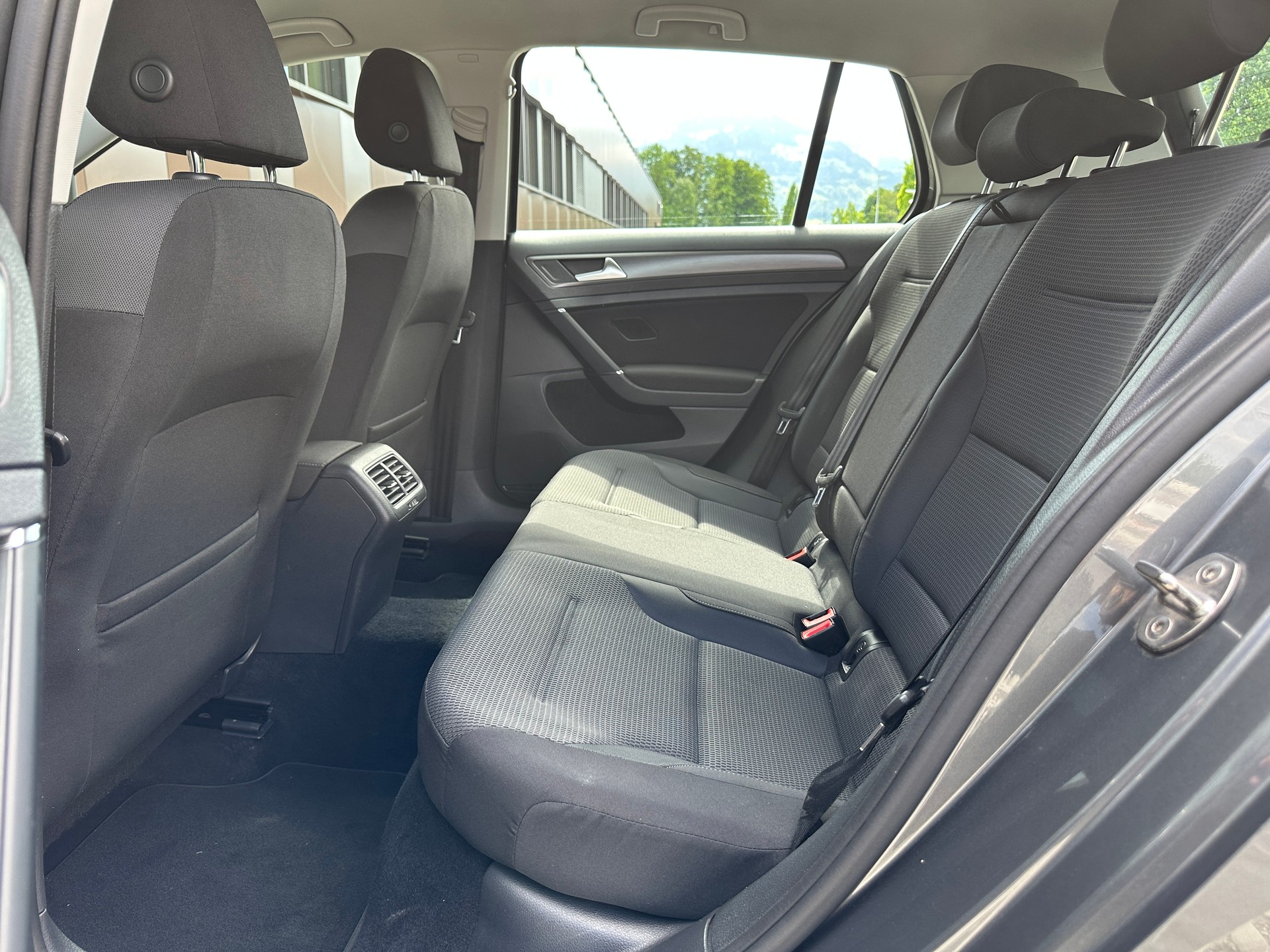 VW Golf 1.0 TSI Comfortline DSG *Facelift* *Fahrassistenzpaket*-image-13