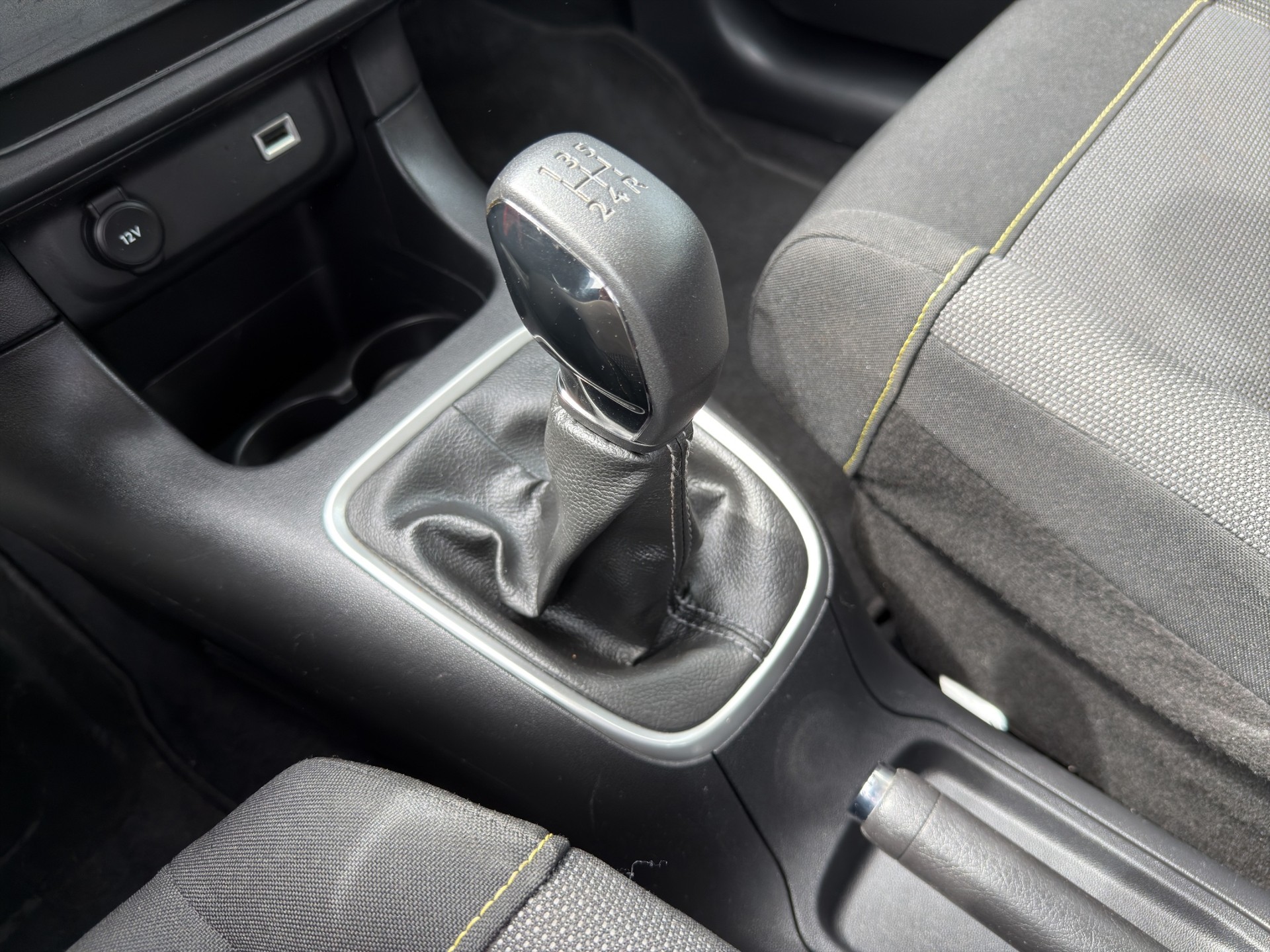 CITROEN C3 1.2 Swiss Edition +-image-10