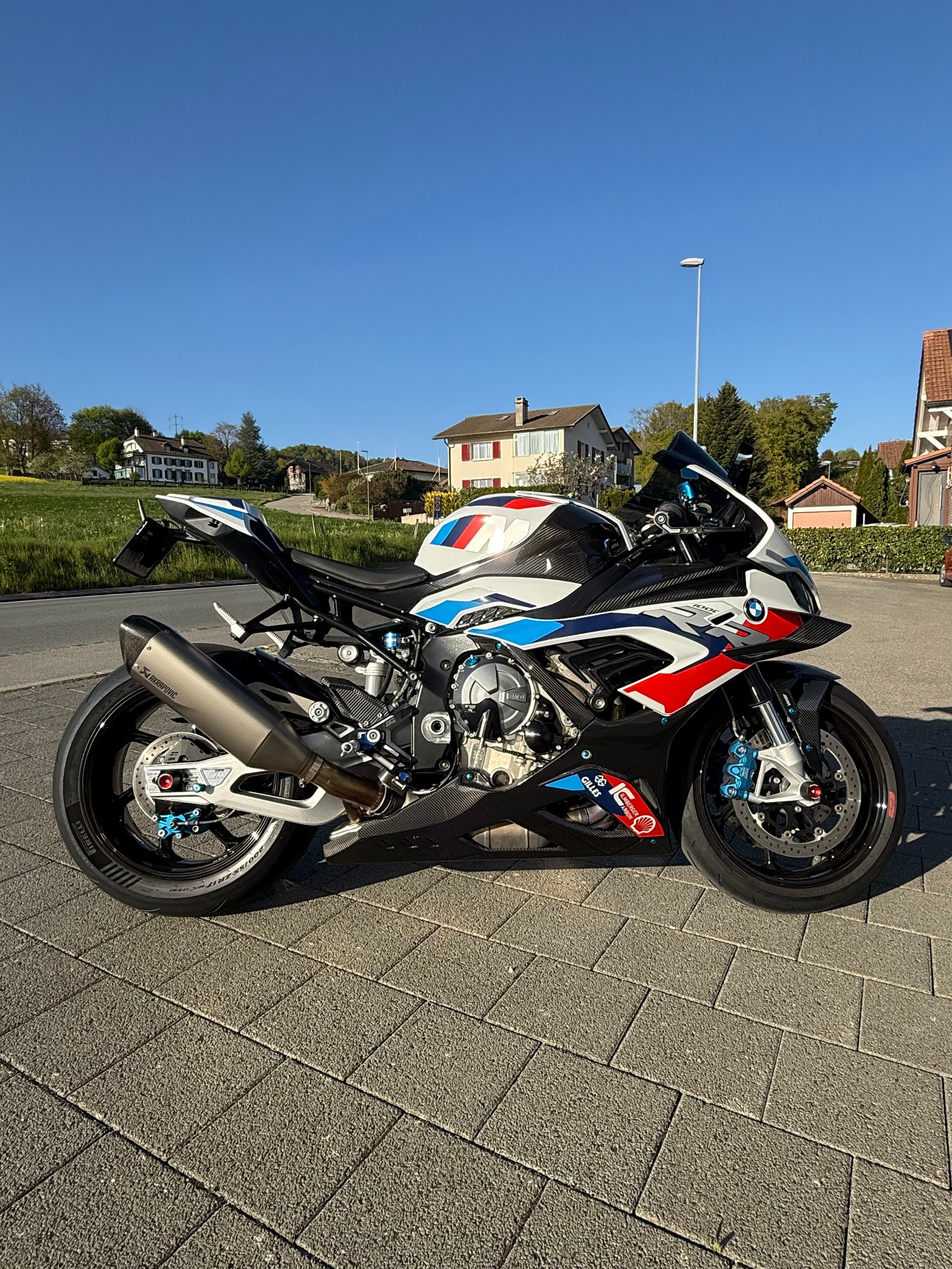 BMW M 1000 RR-image-1