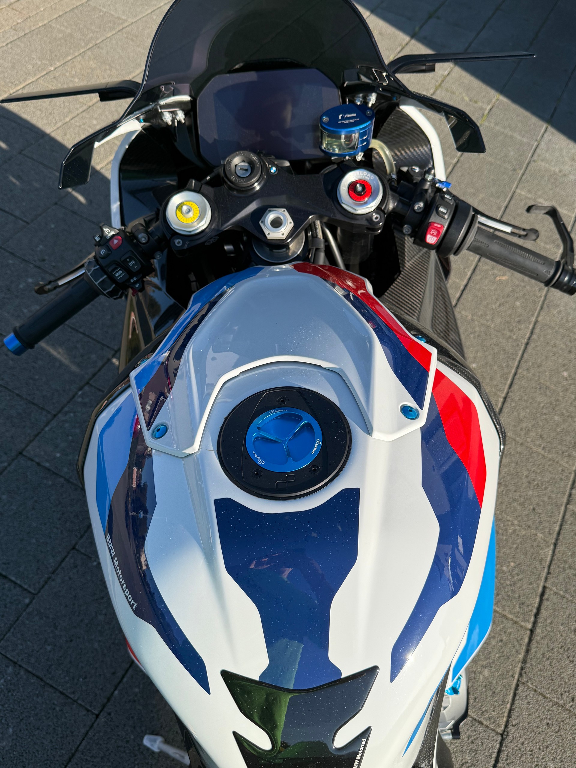 BMW M 1000 RR-image-4