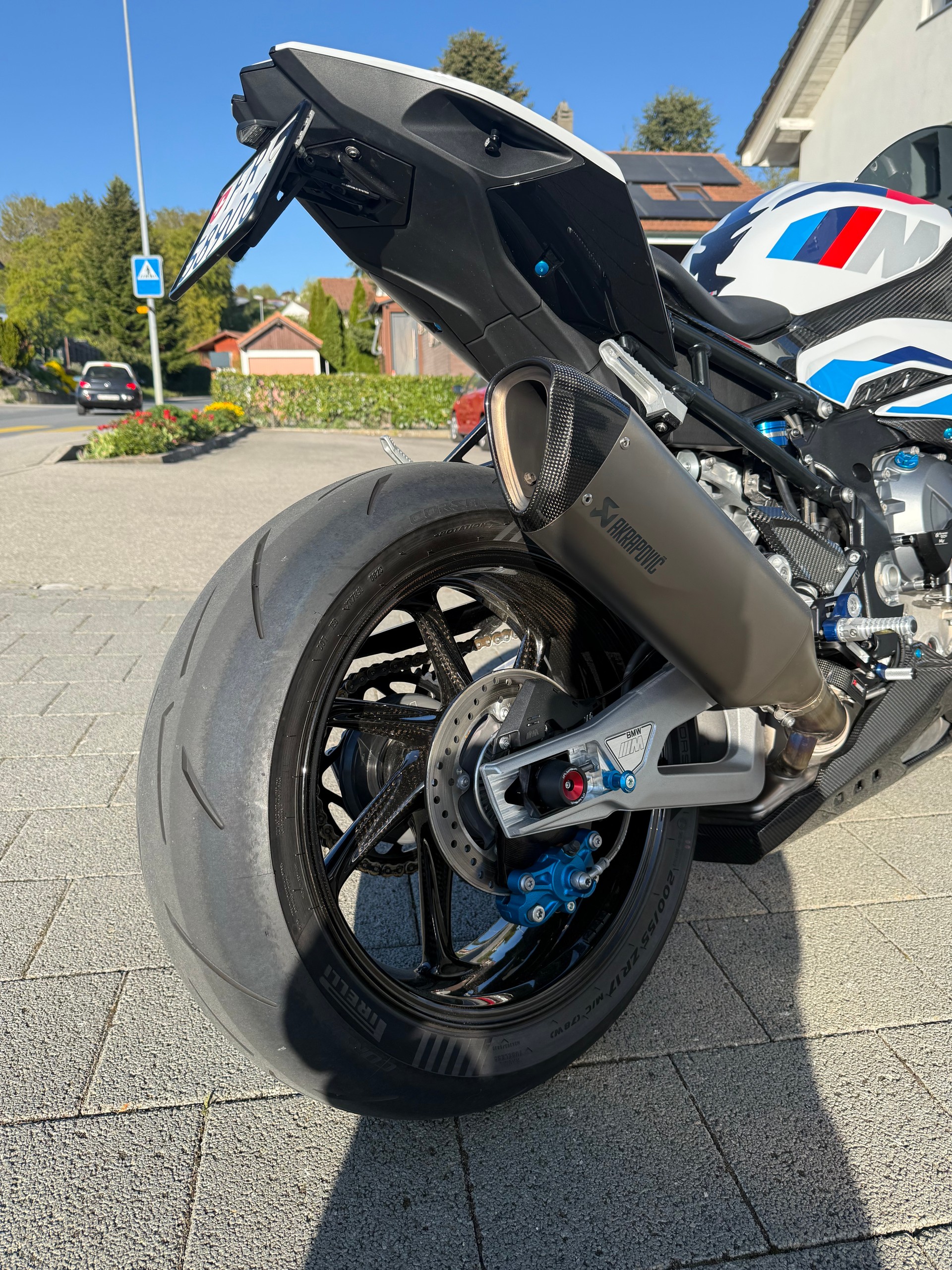 BMW M 1000 RR-image-3