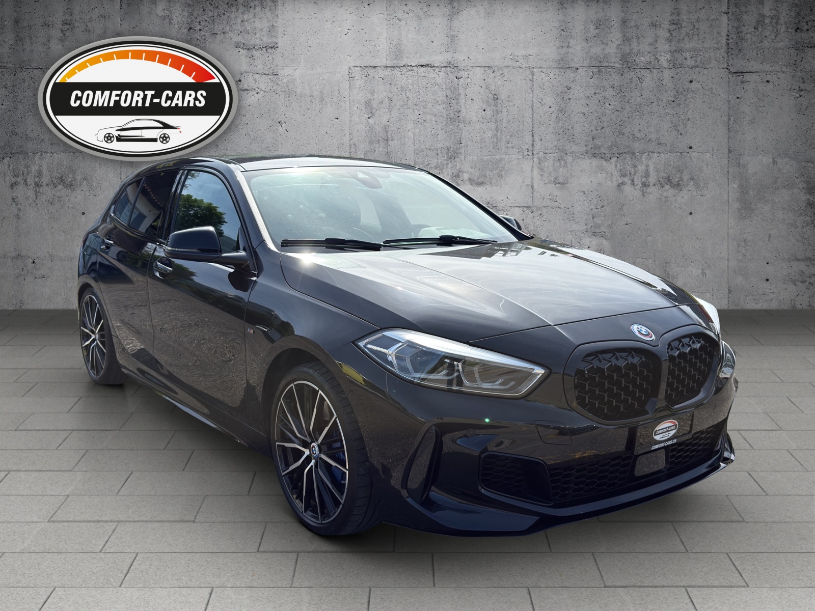 BMW M135i xDrive Steptronic Historisches 50-Jahre M-Emblem-image-7