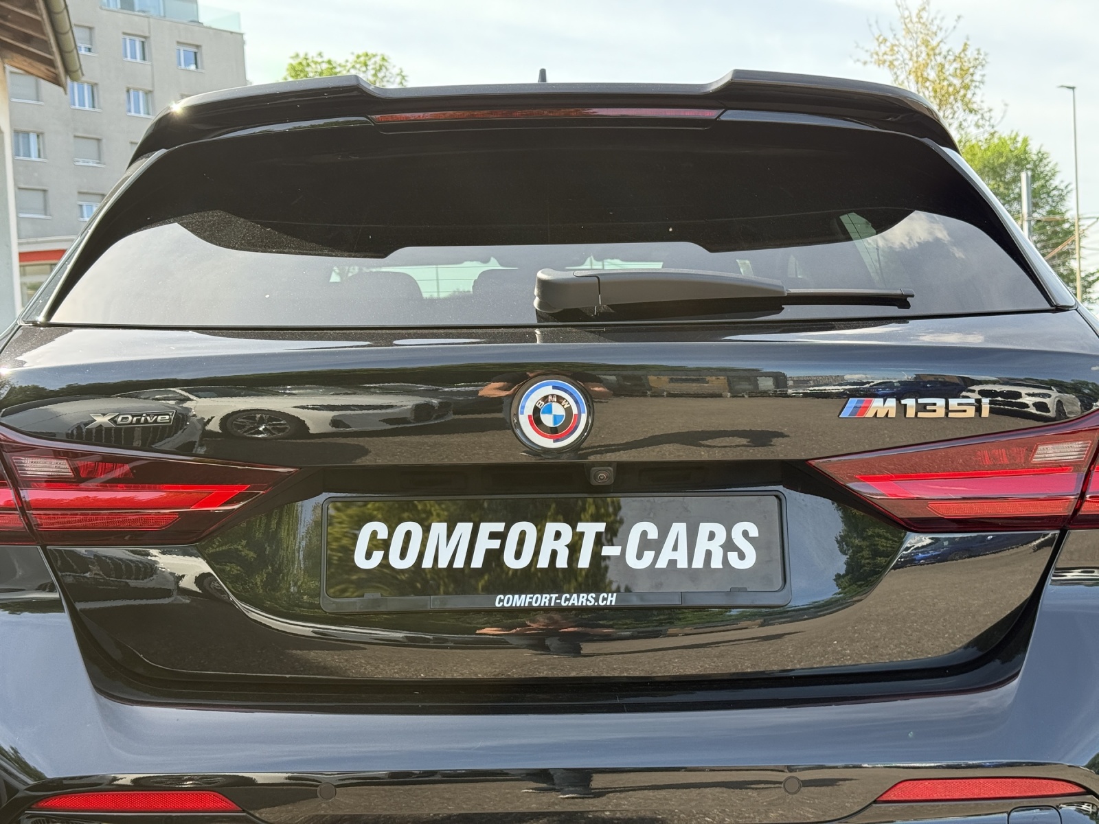 BMW M135i xDrive Steptronic Historisches 50-Jahre M-Emblem-image-28
