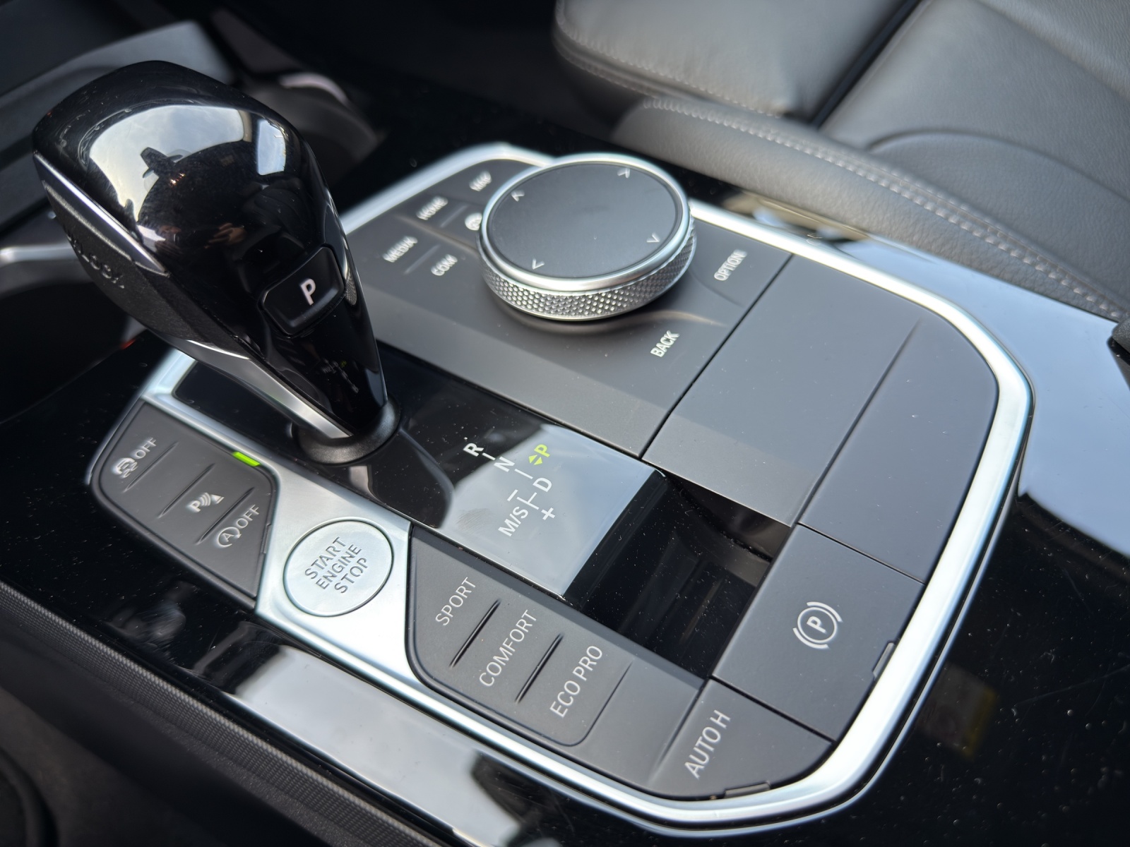 BMW M135i xDrive Steptronic Historisches 50-Jahre M-Emblem-image-23