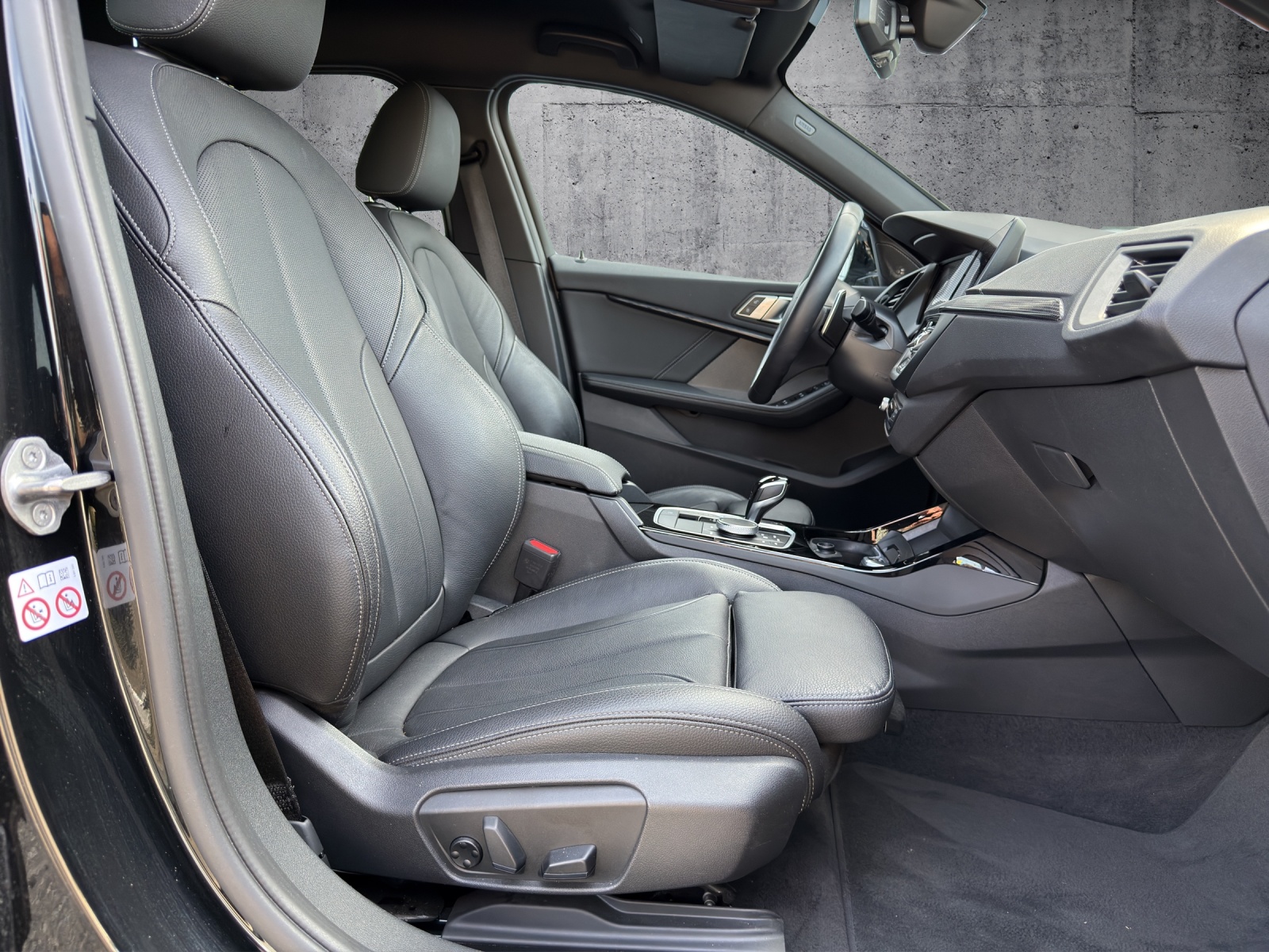 BMW M135i xDrive Steptronic Historisches 50-Jahre M-Emblem-image-16