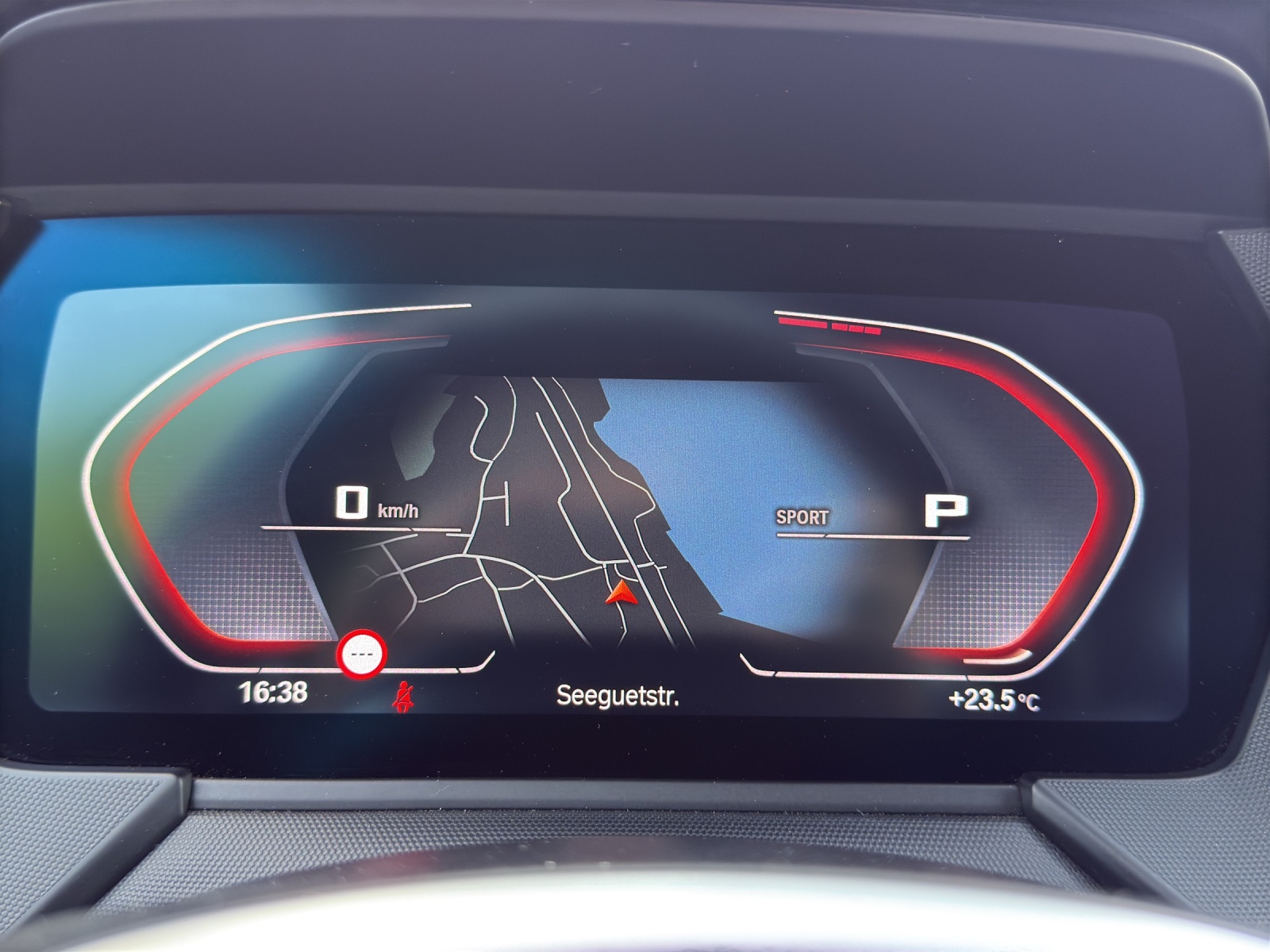 BMW M135i xDrive Steptronic Historisches 50-Jahre M-Emblem-image-26