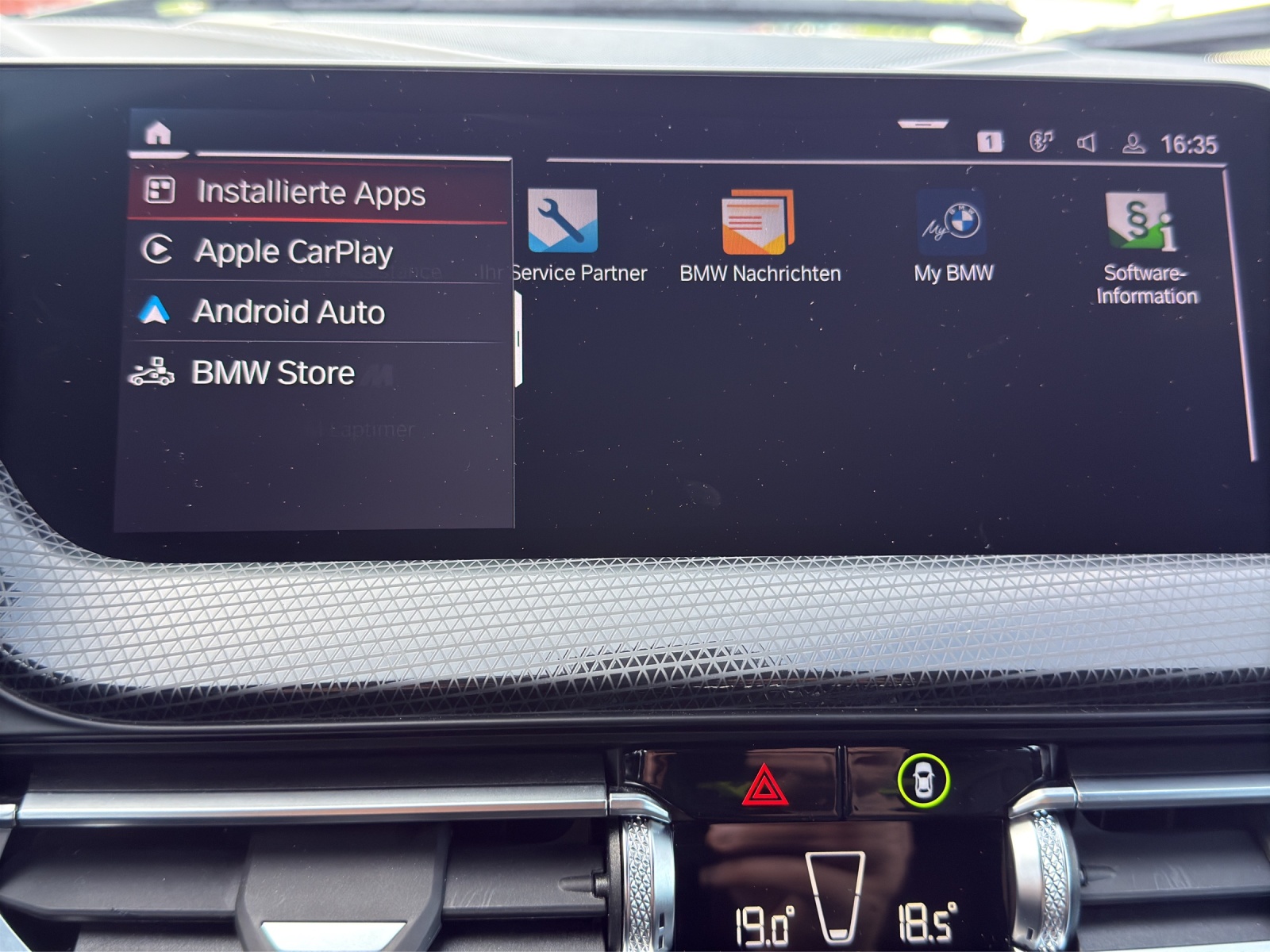 BMW M135i xDrive Steptronic Historisches 50-Jahre M-Emblem-image-25