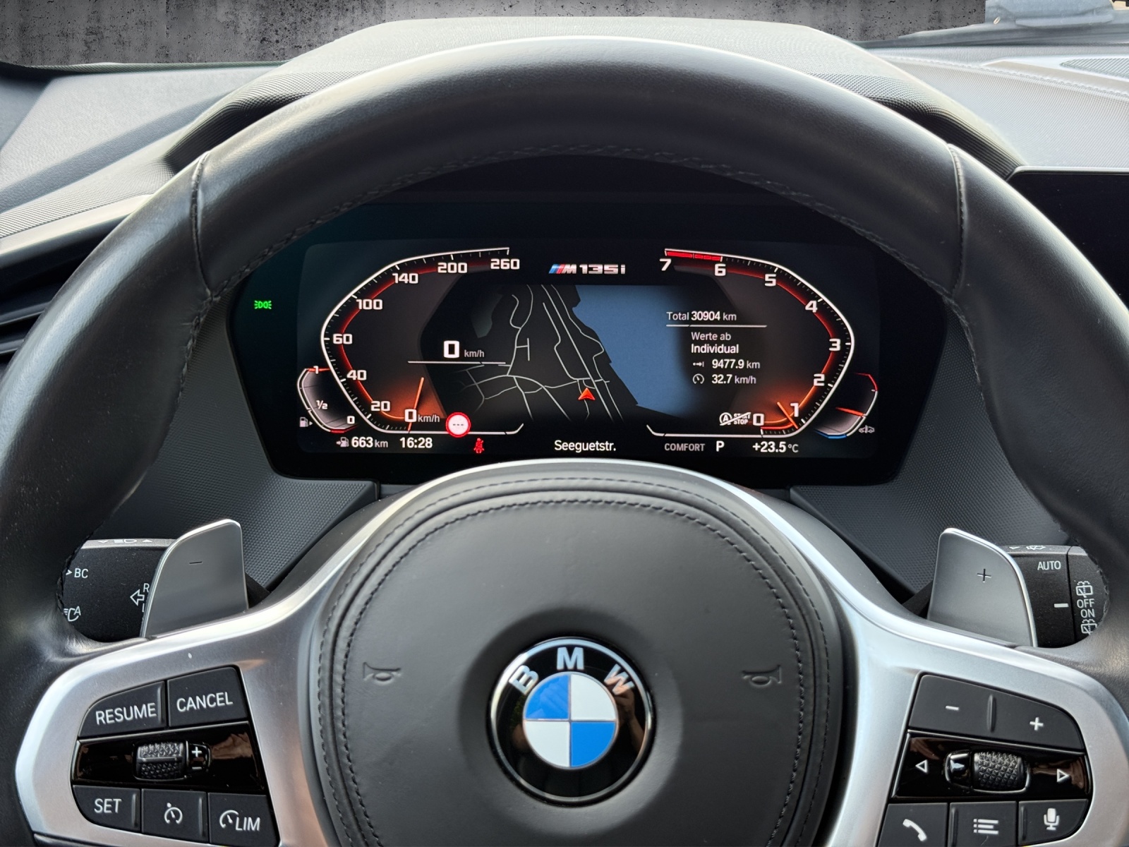 BMW M135i xDrive Steptronic Historisches 50-Jahre M-Emblem-image-10