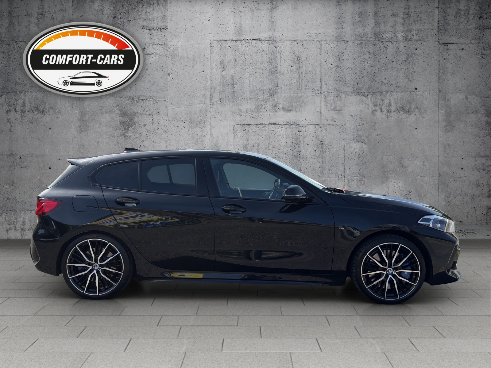 BMW M135i xDrive Steptronic Historisches 50-Jahre M-Emblem-image-6