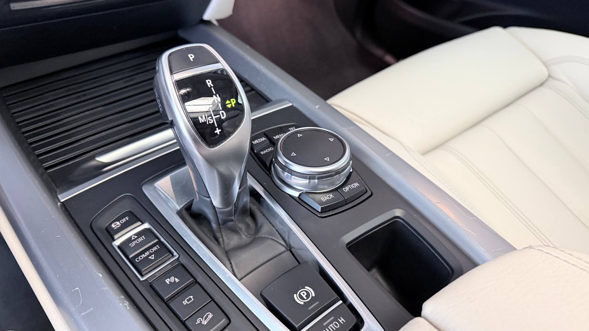 BMW X5 50i xDrive SAG-image-13