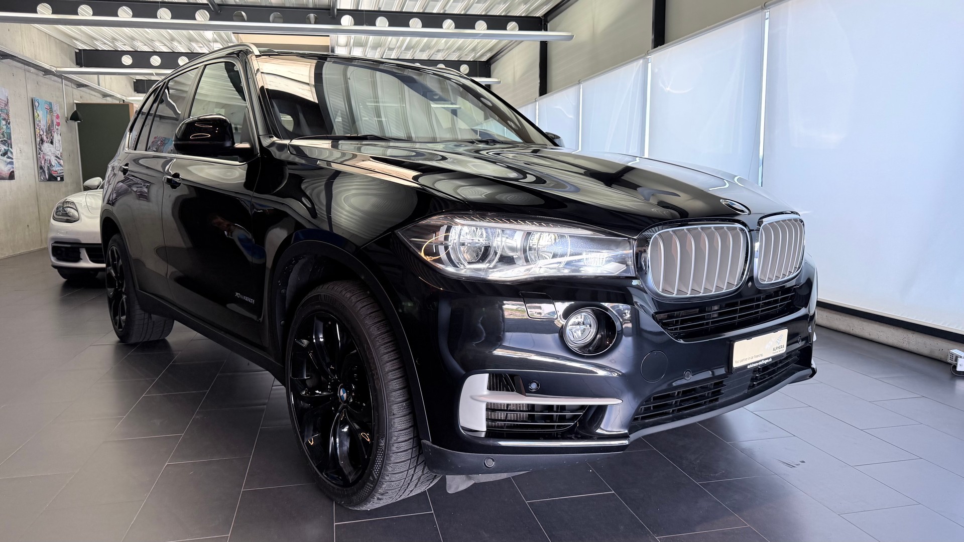 BMW X5 50i xDrive SAG-showroom-element-2