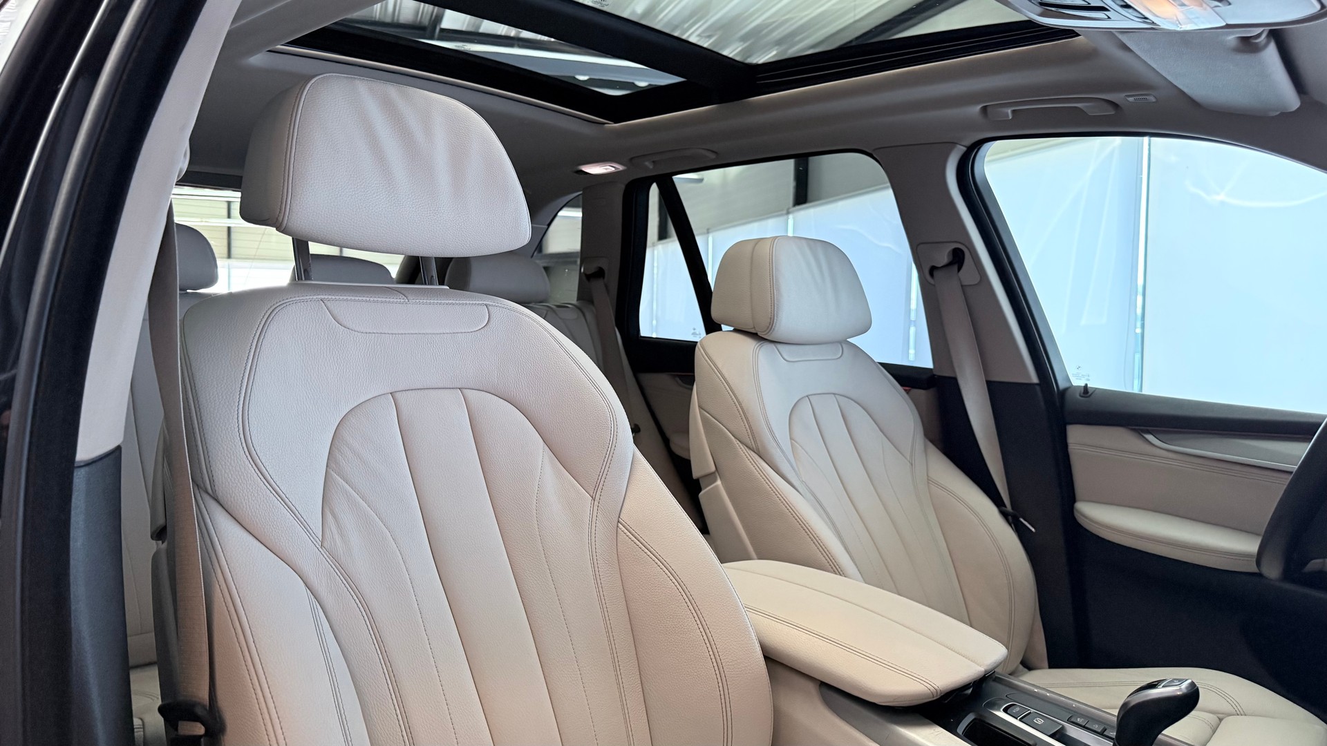 BMW X5 50i xDrive SAG-image-23