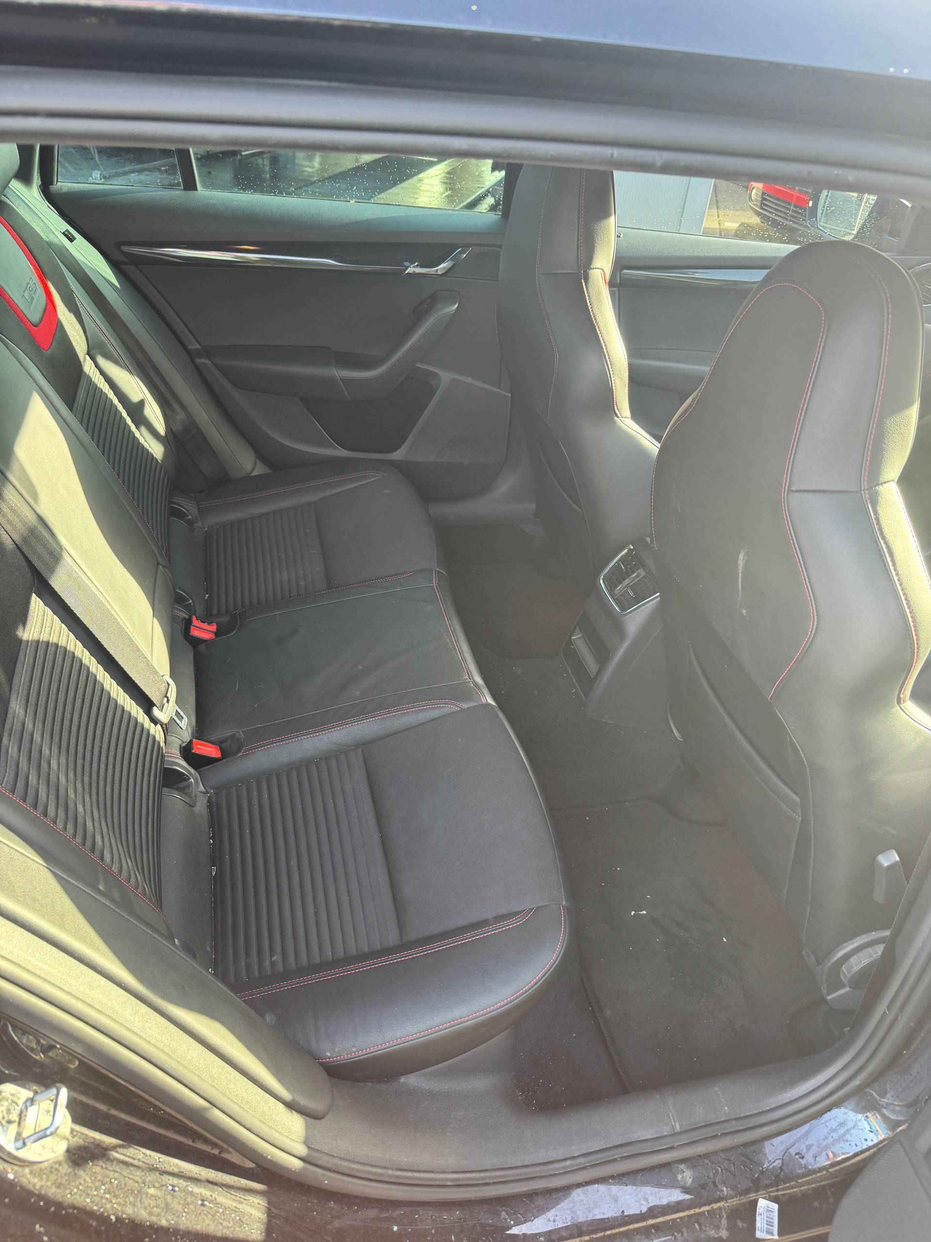 SKODA Octavia Combi 2.0 TDI RS-image-7