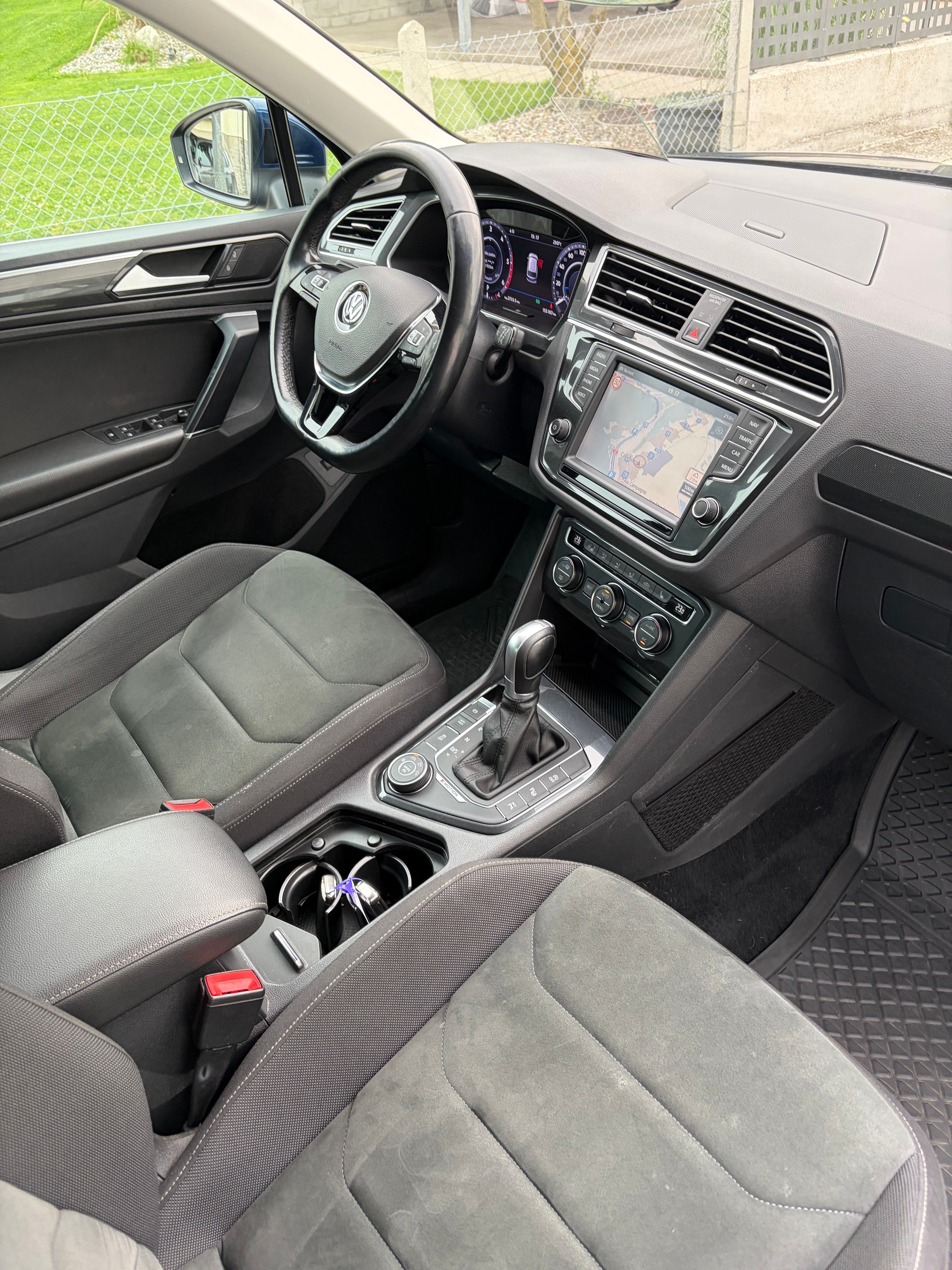 VW Tiguan 2.0 TDI SCR Highline 4Motion-image-8