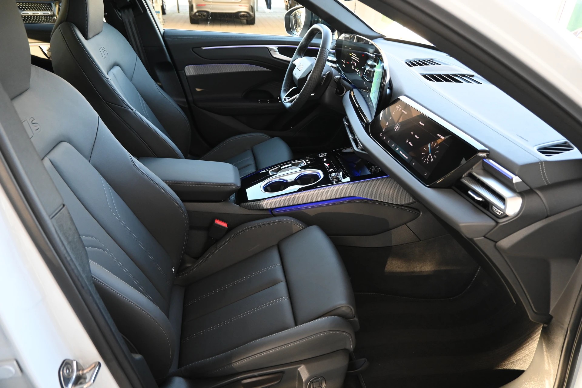 AUDI A6 Avant 40 TDI S-Line Plus Black S tronic-image-12