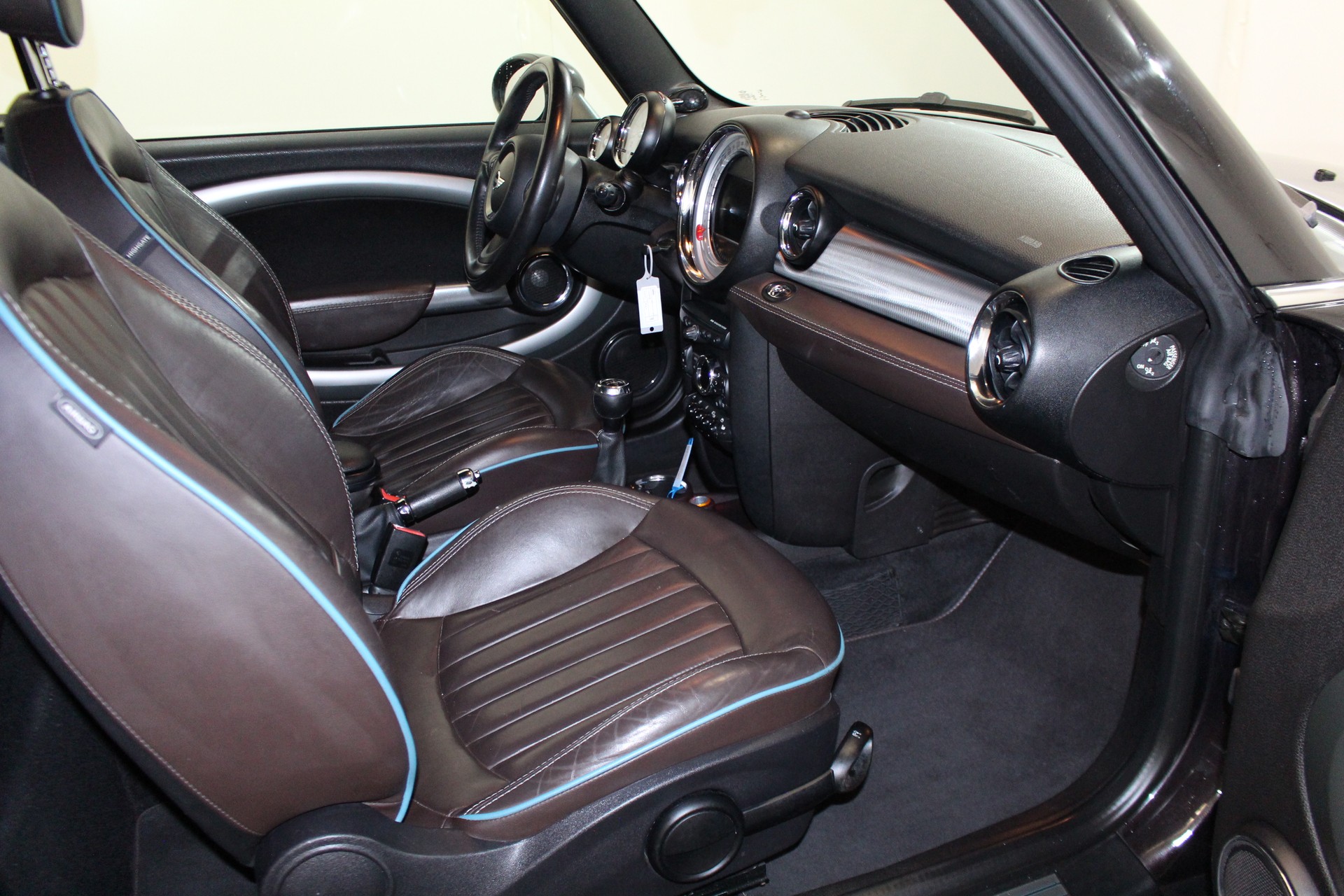 MINI Cabrio R57 1.6i Cooper-image-9