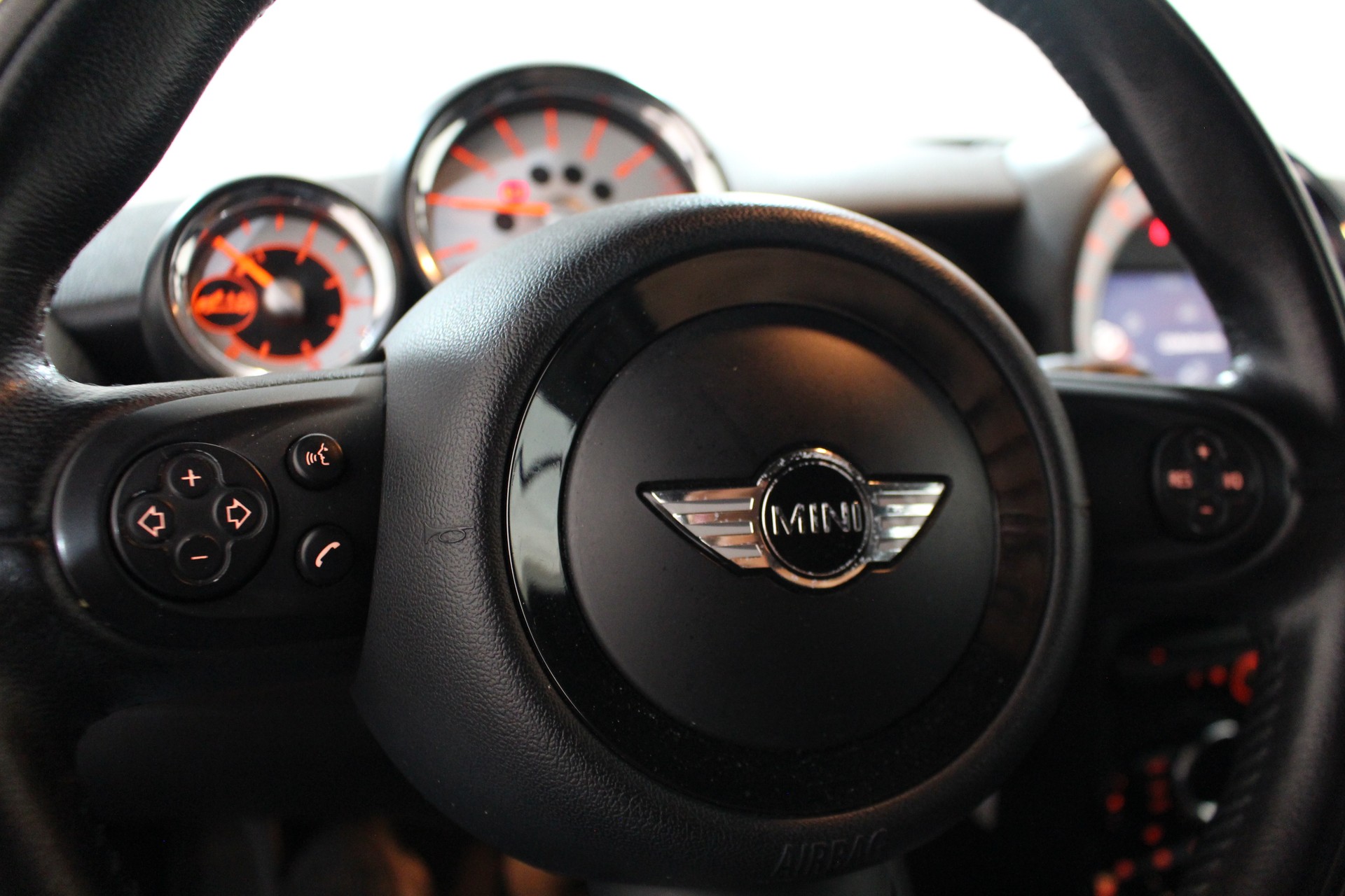MINI Cabrio R57 1.6i Cooper-image-12