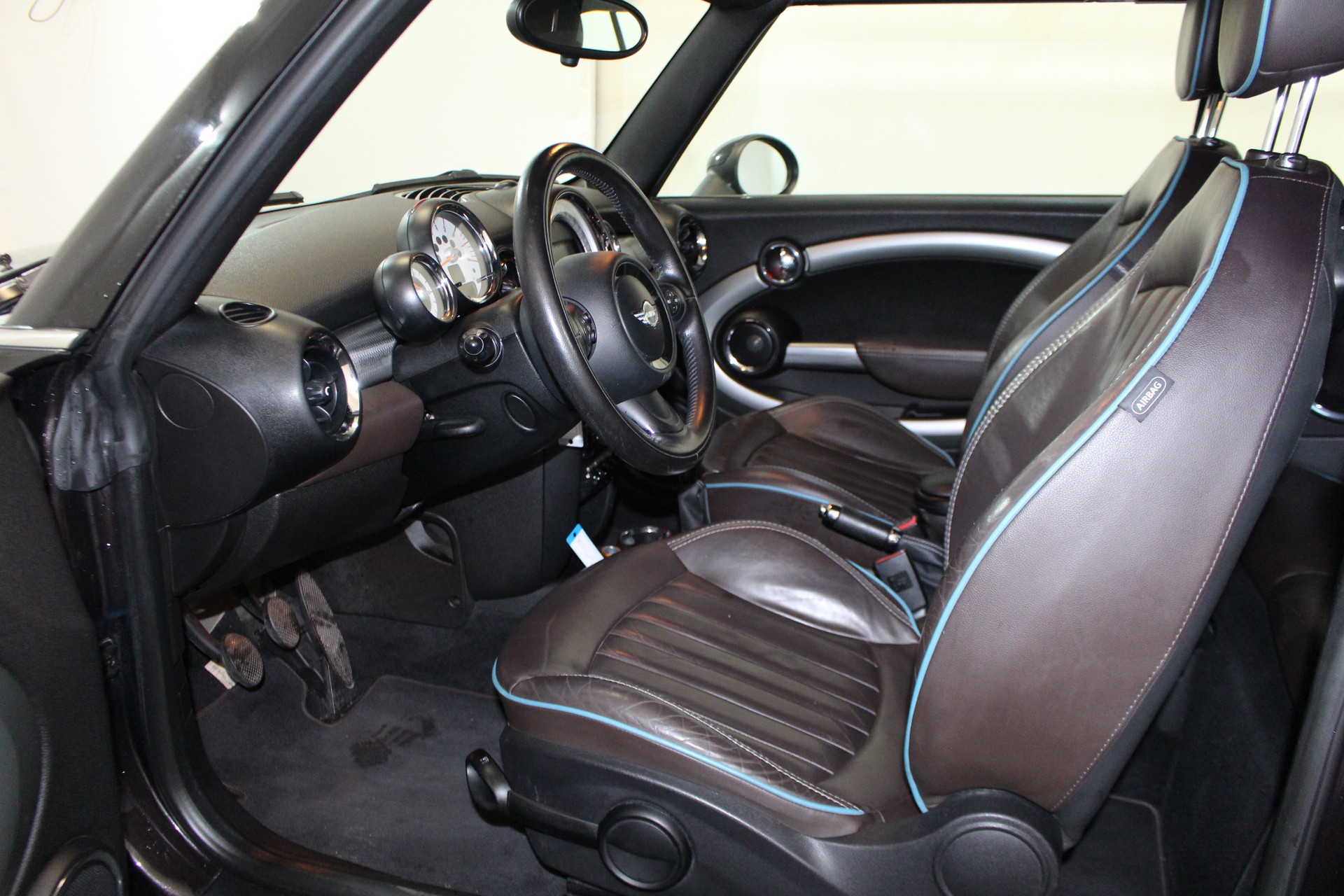 MINI Cabrio R57 1.6i Cooper-image-6