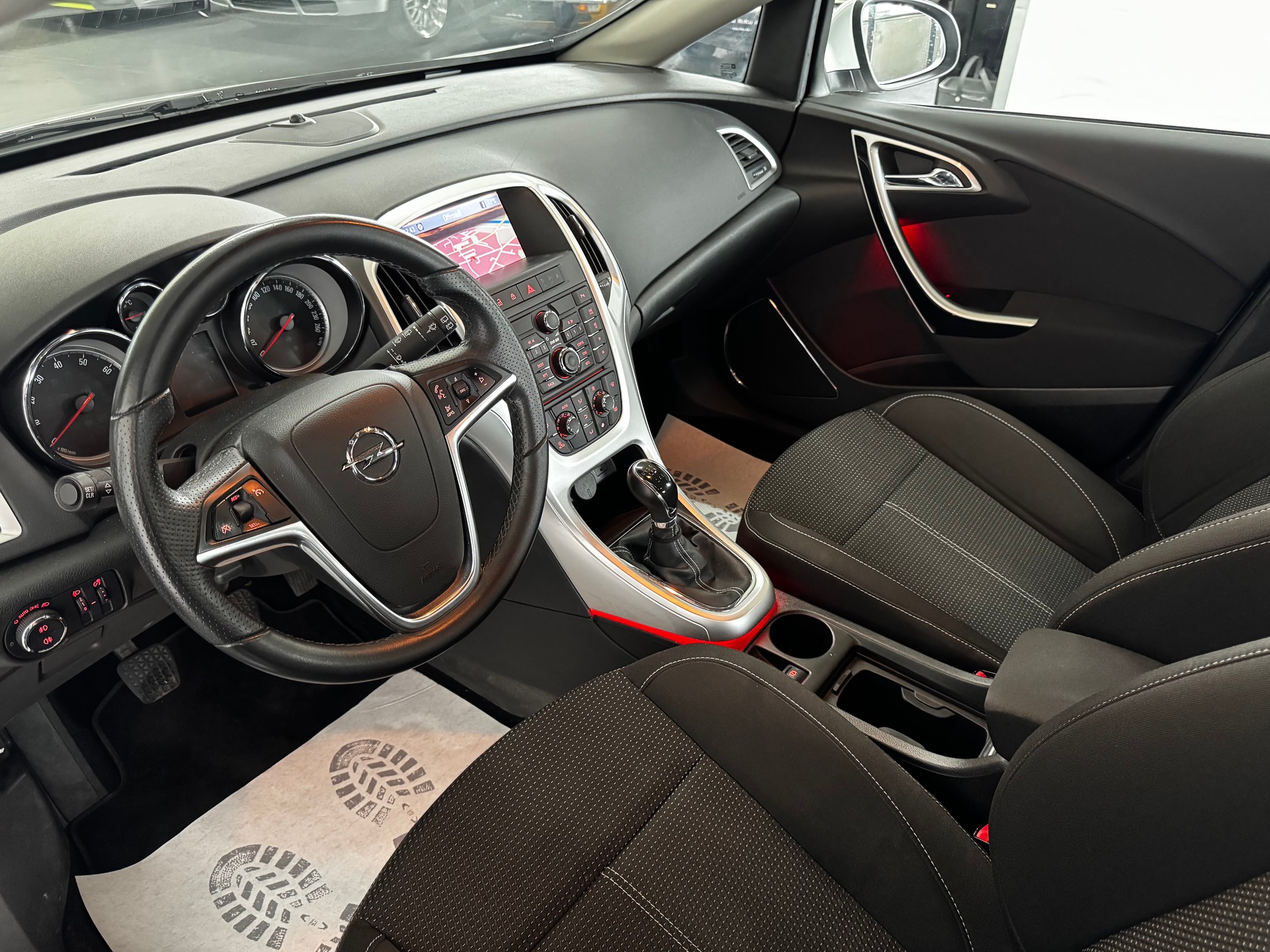 OPEL Astra 1.6i 16V Turbo Enjoy-image-12