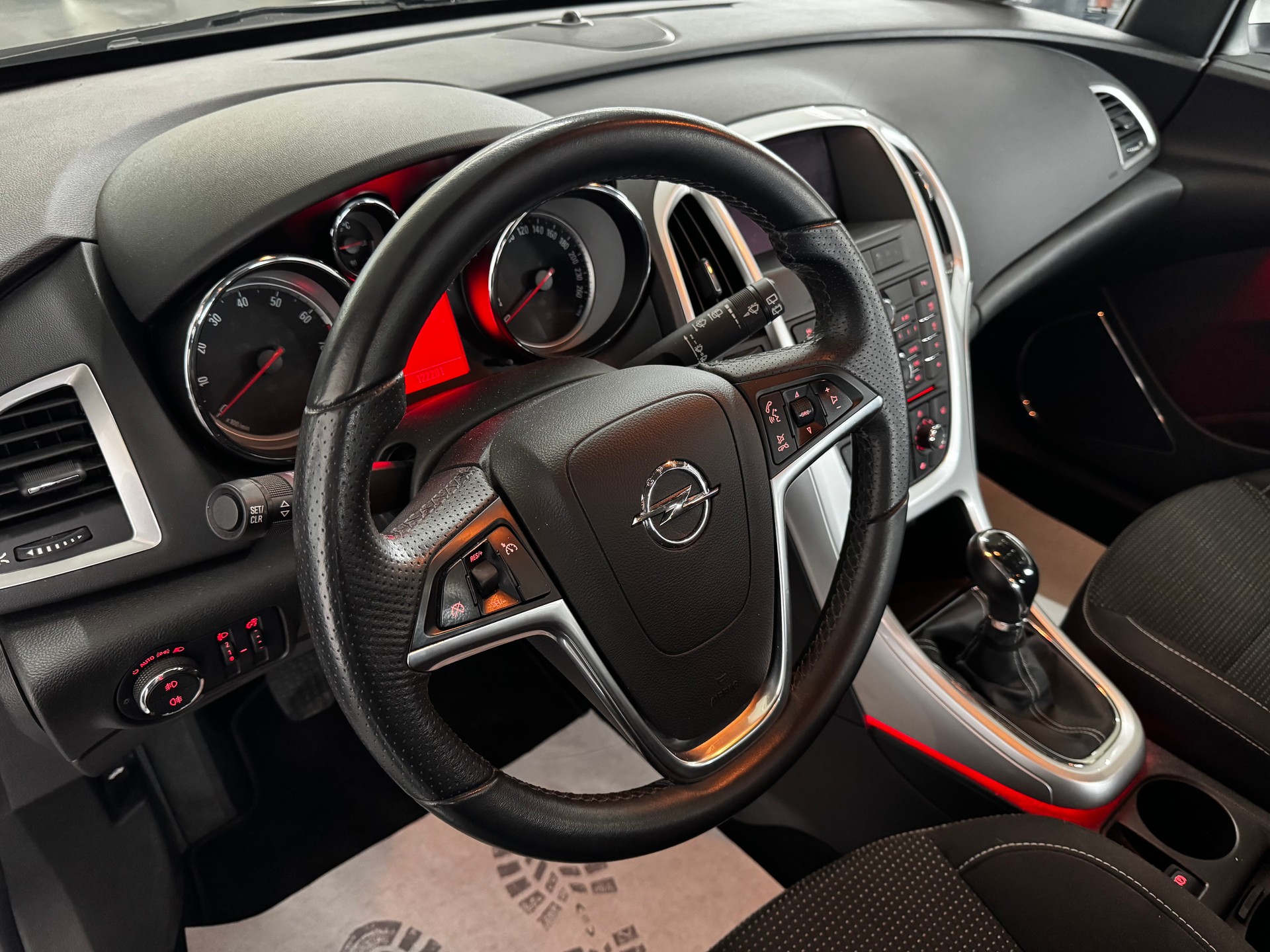 OPEL Astra 1.6i 16V Turbo Enjoy-image-11