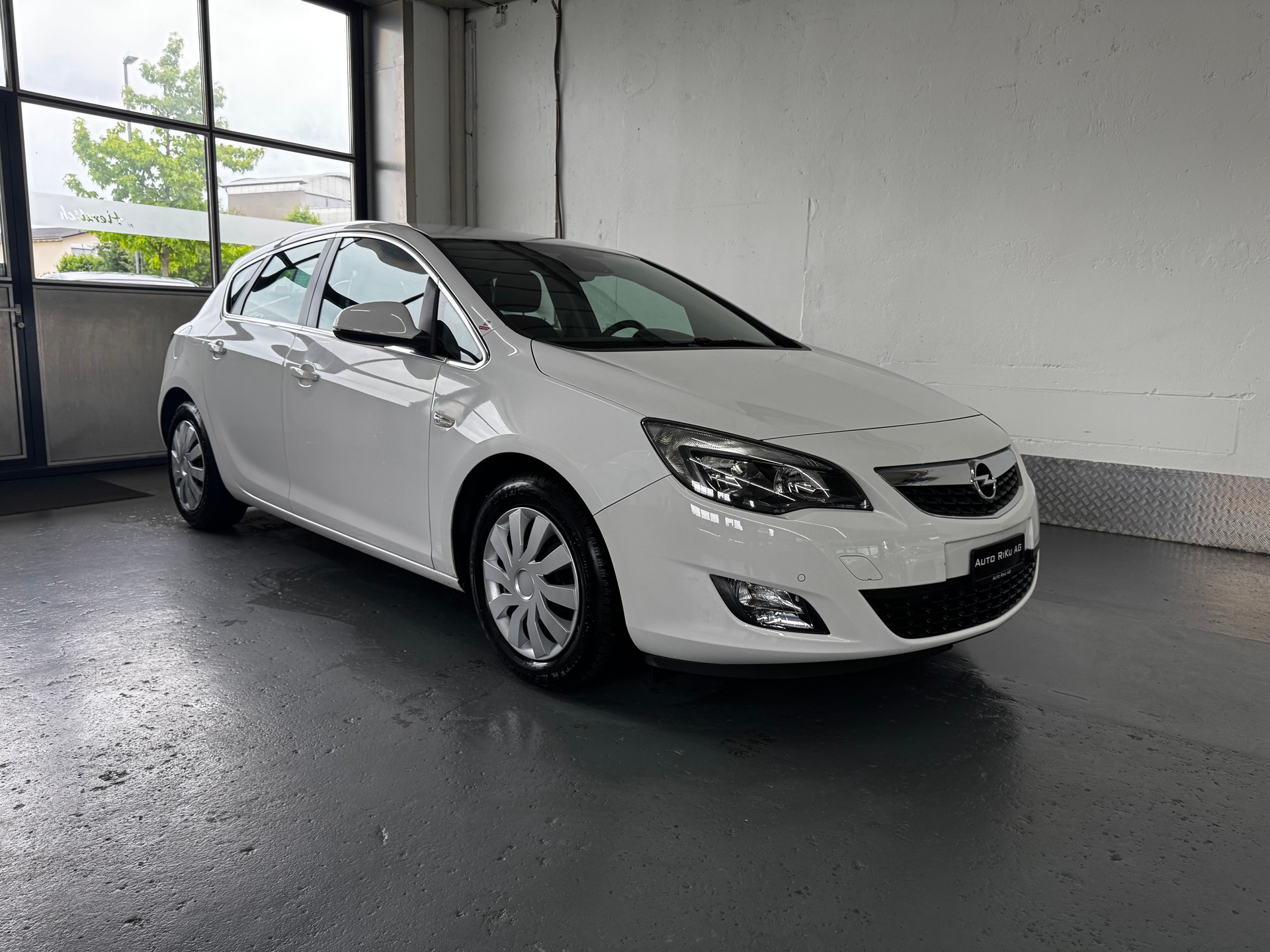 OPEL Astra 1.6i 16V Turbo Enjoy-image-1