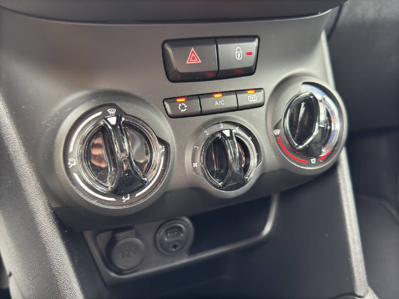 PEUGEOT 208 1.2 PureTech Urban Soul-image-10