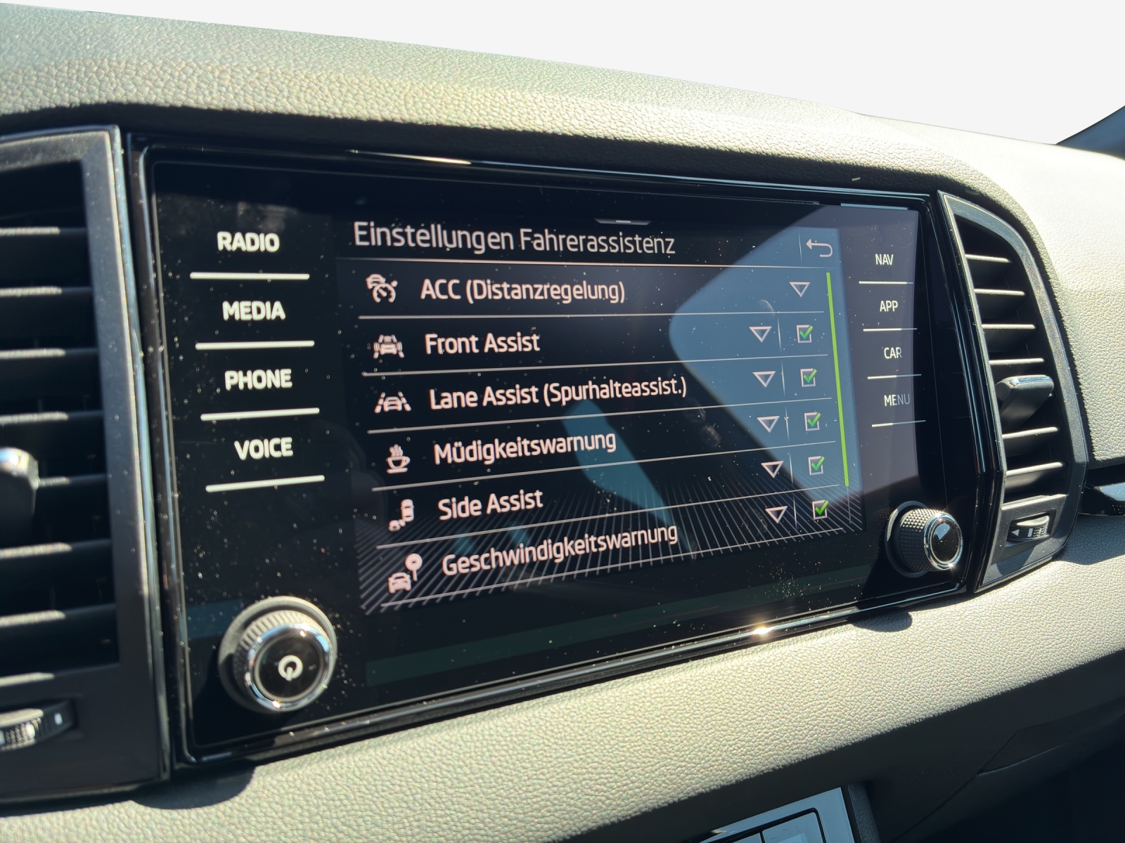 SKODA Karoq 2.0 TSI SportLine 4x4 DSG-image-14