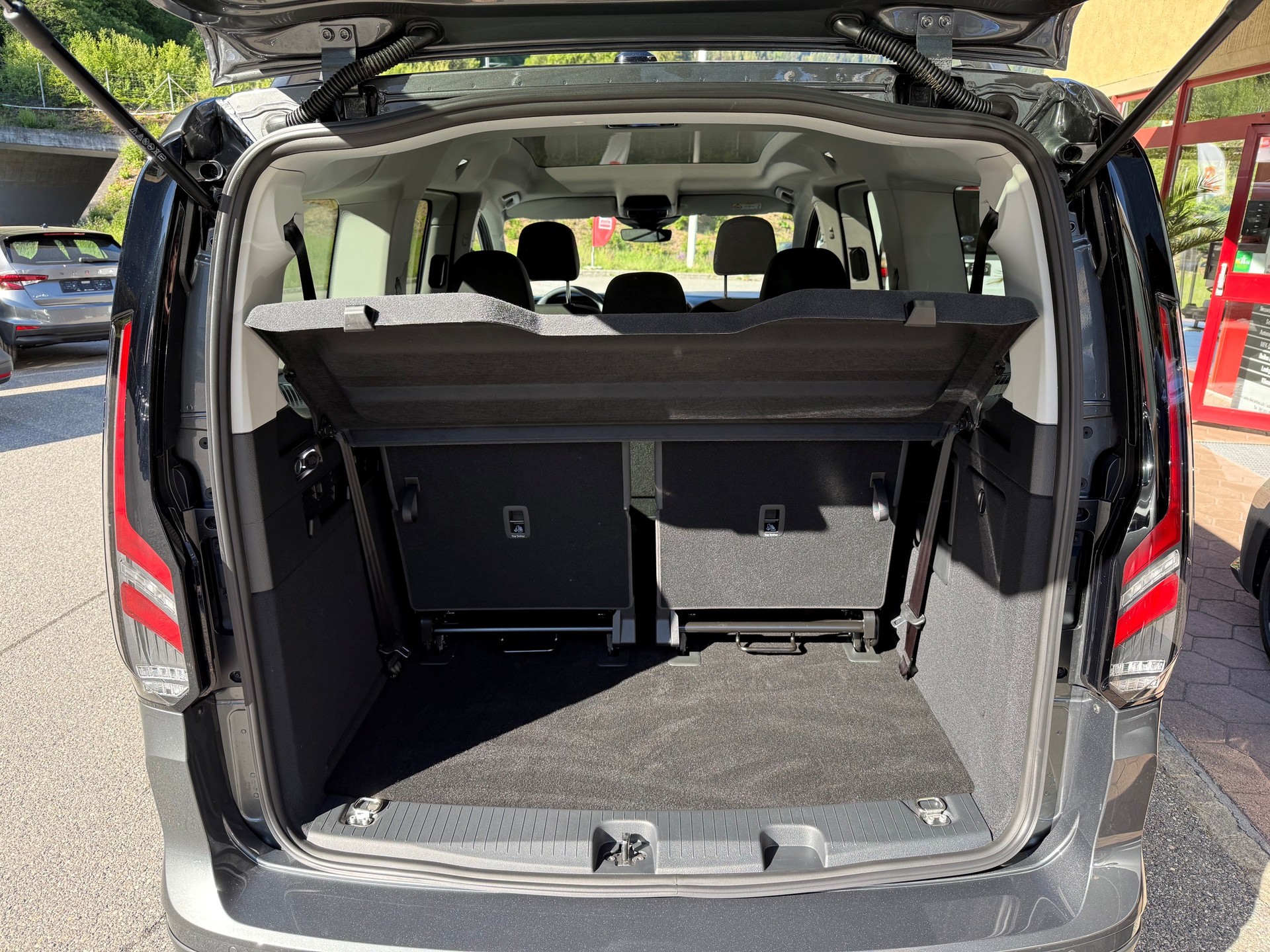 FORD Grand Tourneo Connect 2.0 EcoBlue AWD Active-image-11