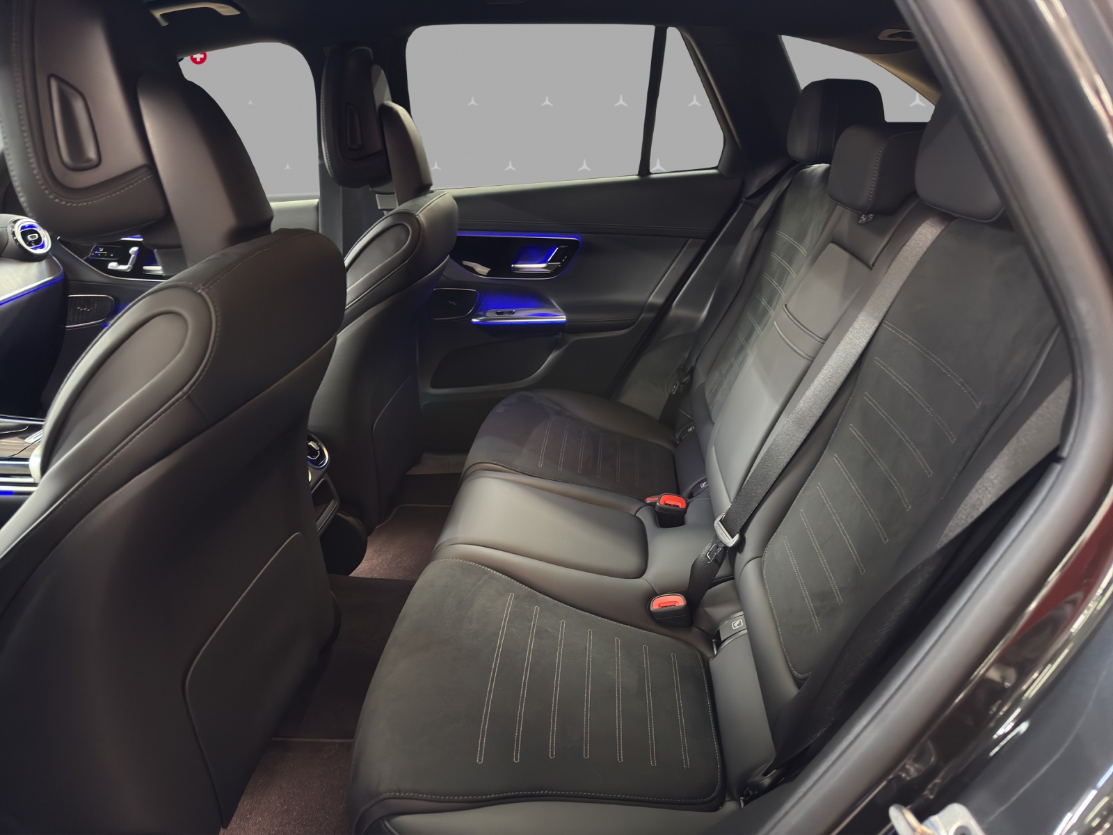 MERCEDES-BENZ GLC 200 4M - AMG / DISTRONIC / 360 Grad Kamera / Soundsystem-image-13